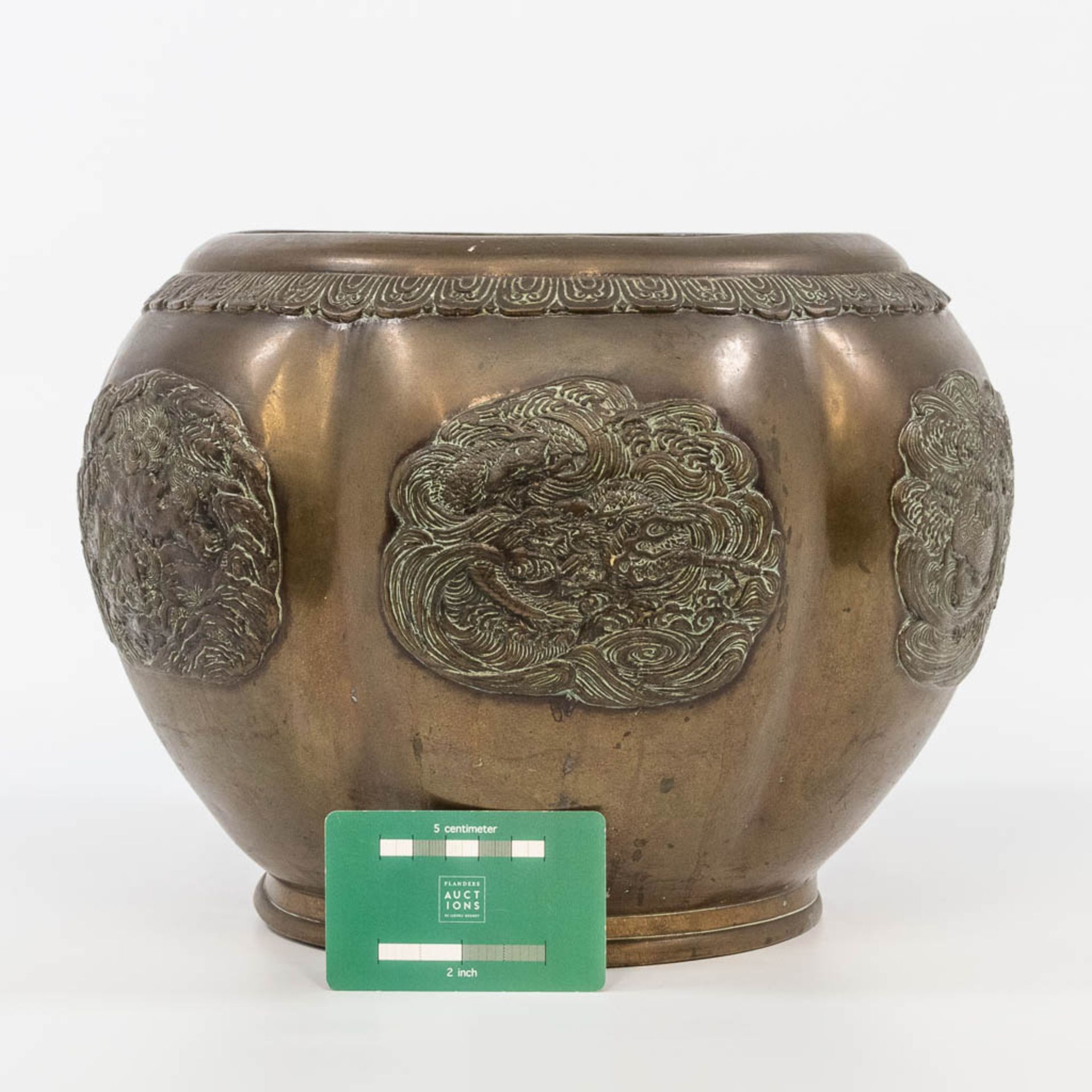 A Japanese bronze planter from the Meji period, 19th century. (23 x 32 cm) - Bild 5 aus 12