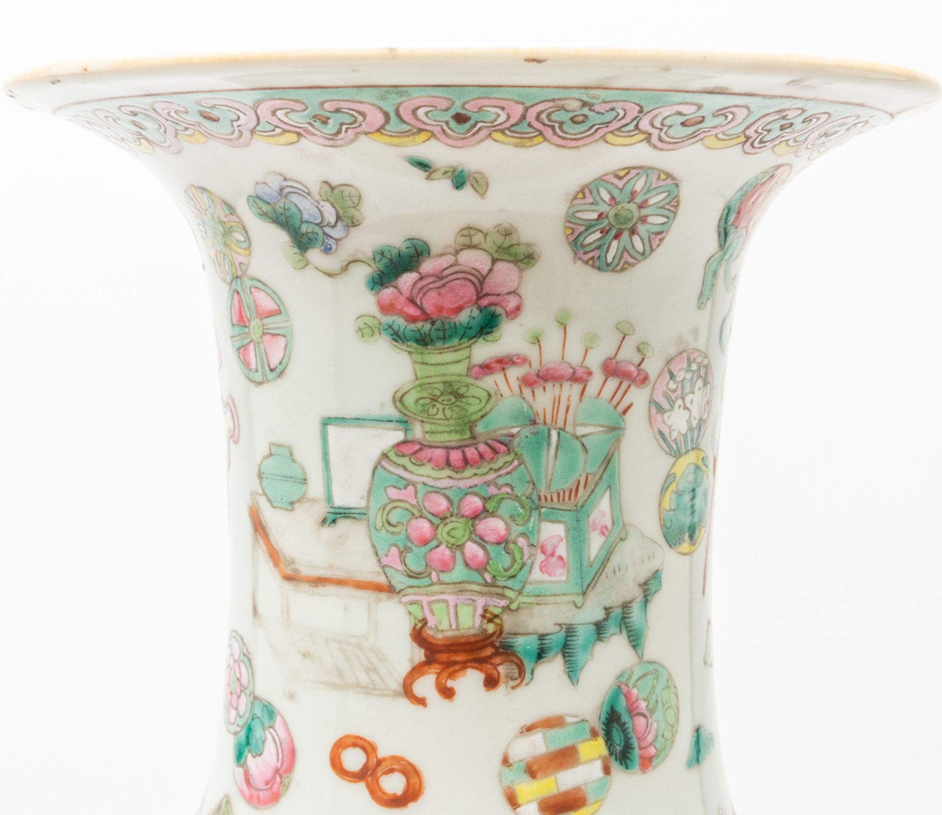 A Chinese vase with decor of symbols of happiness. 19th/20th century. (61 x 25 cm) - Bild 12 aus 20