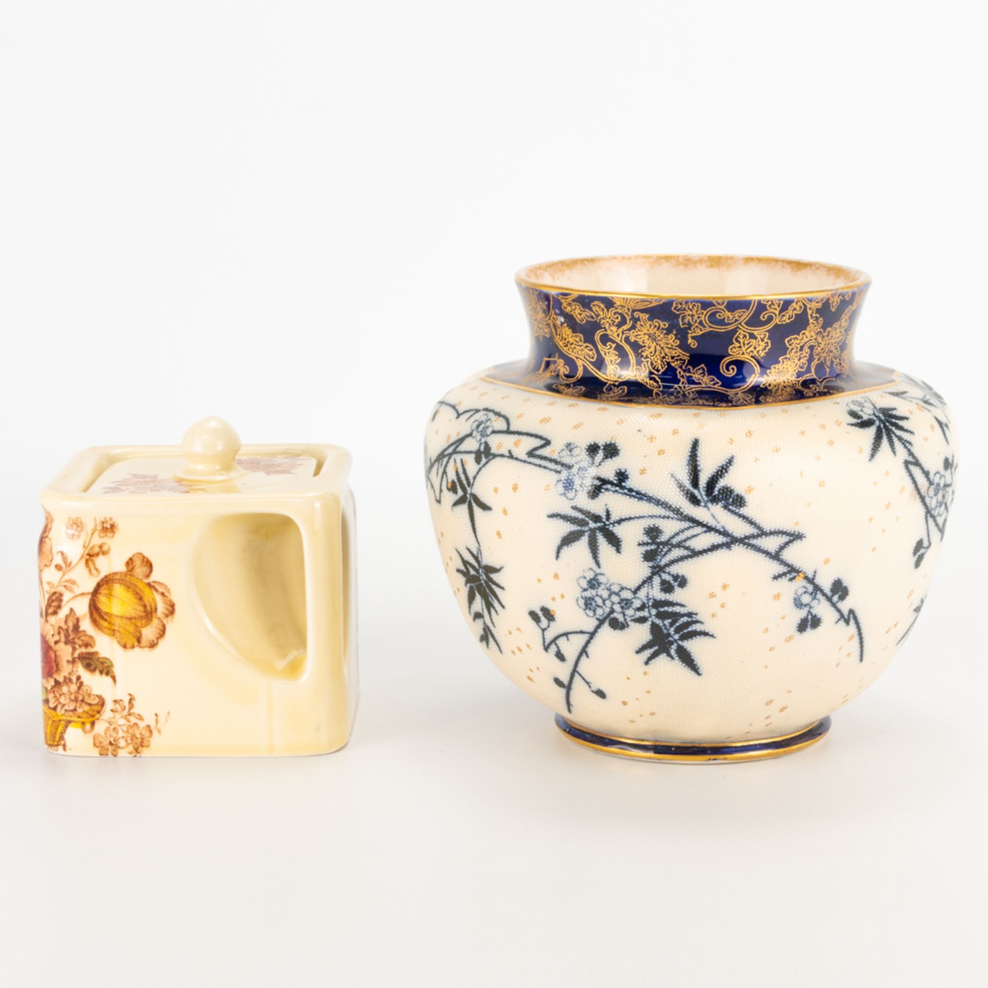 A collection of 2 pieces of English porcelain, a vase made by Doulton and a tea pot made by Clarice - Image 9 of 17