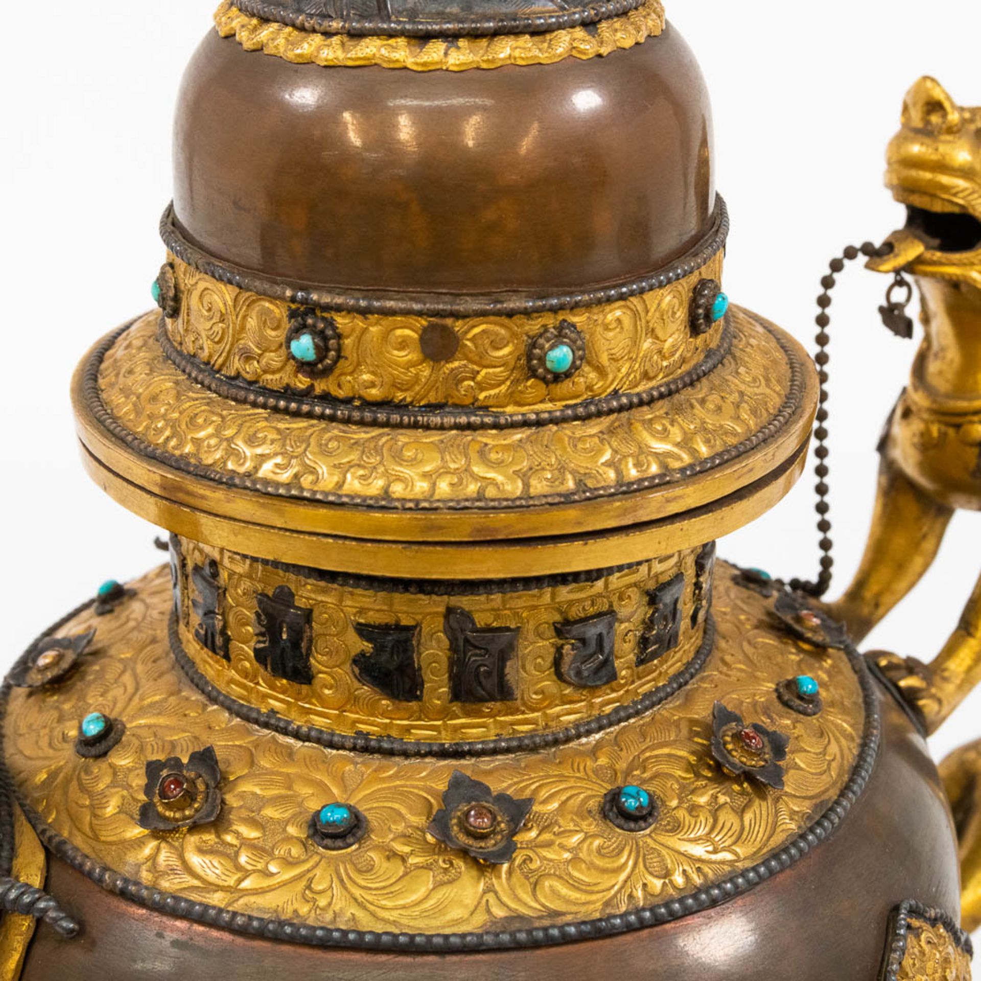 An exceptional Tibetan/Nepalese ceremonial ewer made of copper with gilt decorations - Bild 20 aus 20