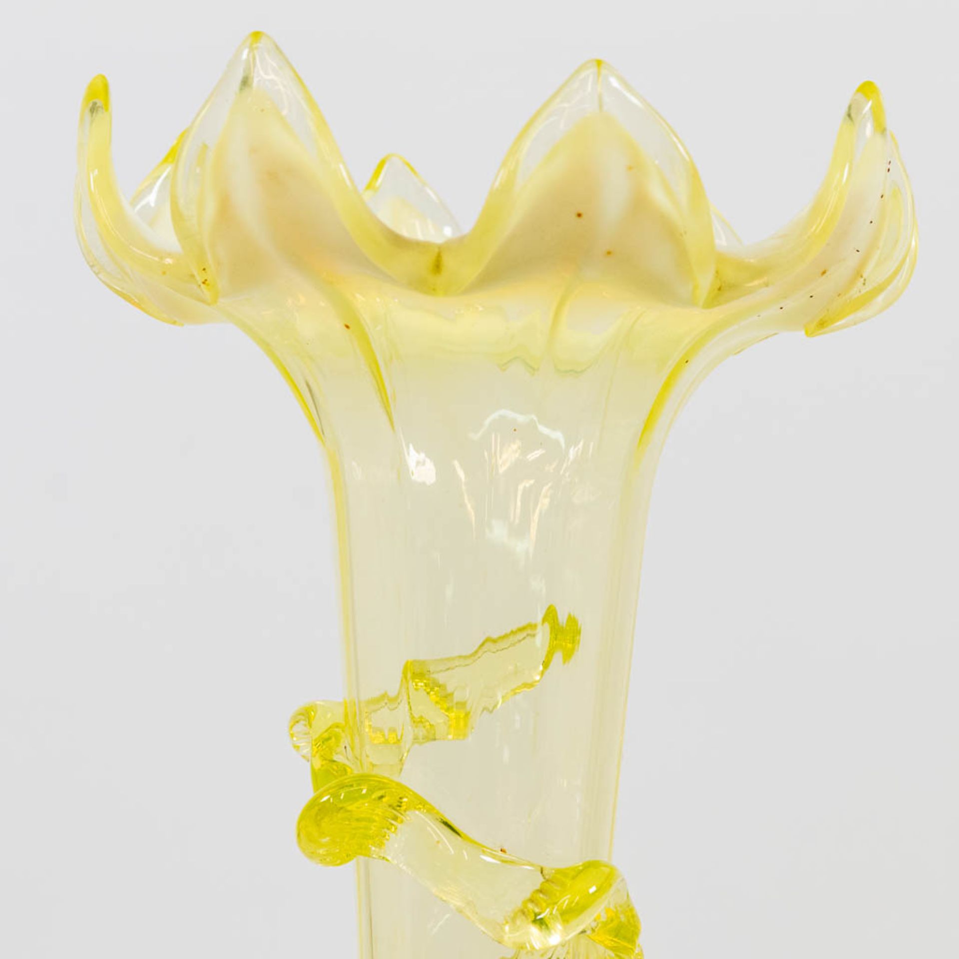 A yellow and clear glass table centrepiece pic-fleur, made in Murano, Italy. (25 x 28 x 45 cm) - Bild 9 aus 15