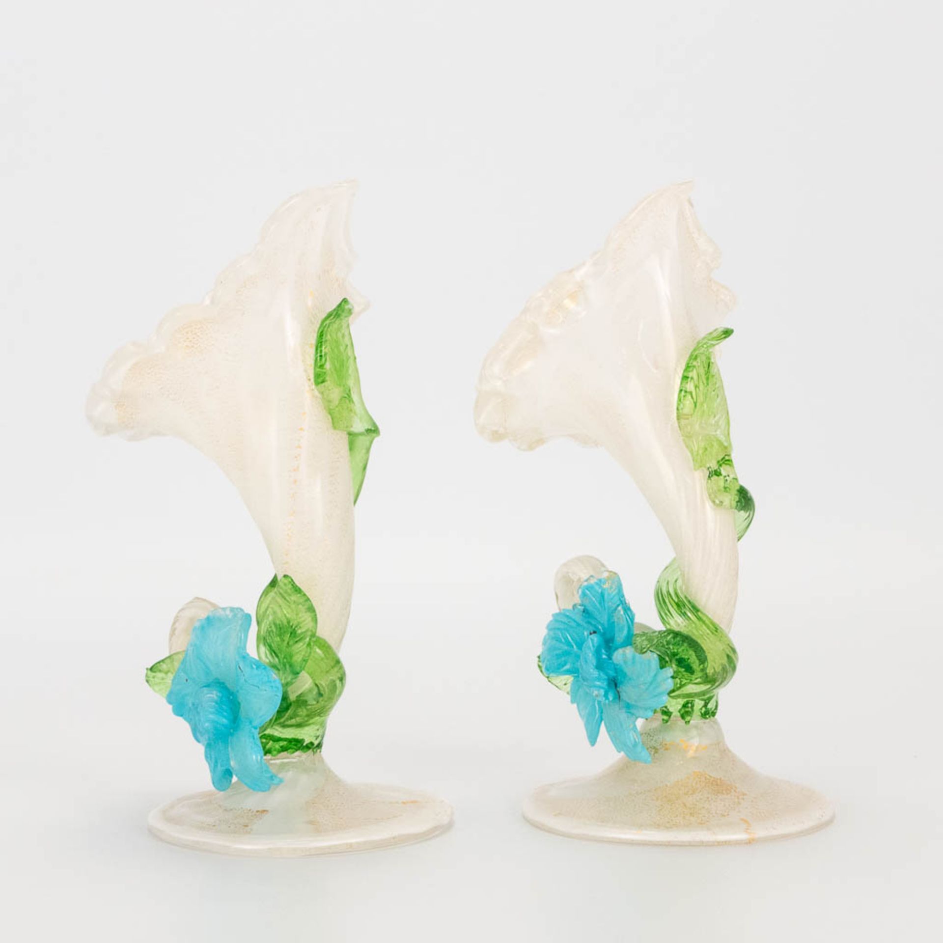 A pair of hand-made display vases in the shape of a flower, made in Murano, Italy. (9,5 x 20 x 9 cm) - Bild 7 aus 23