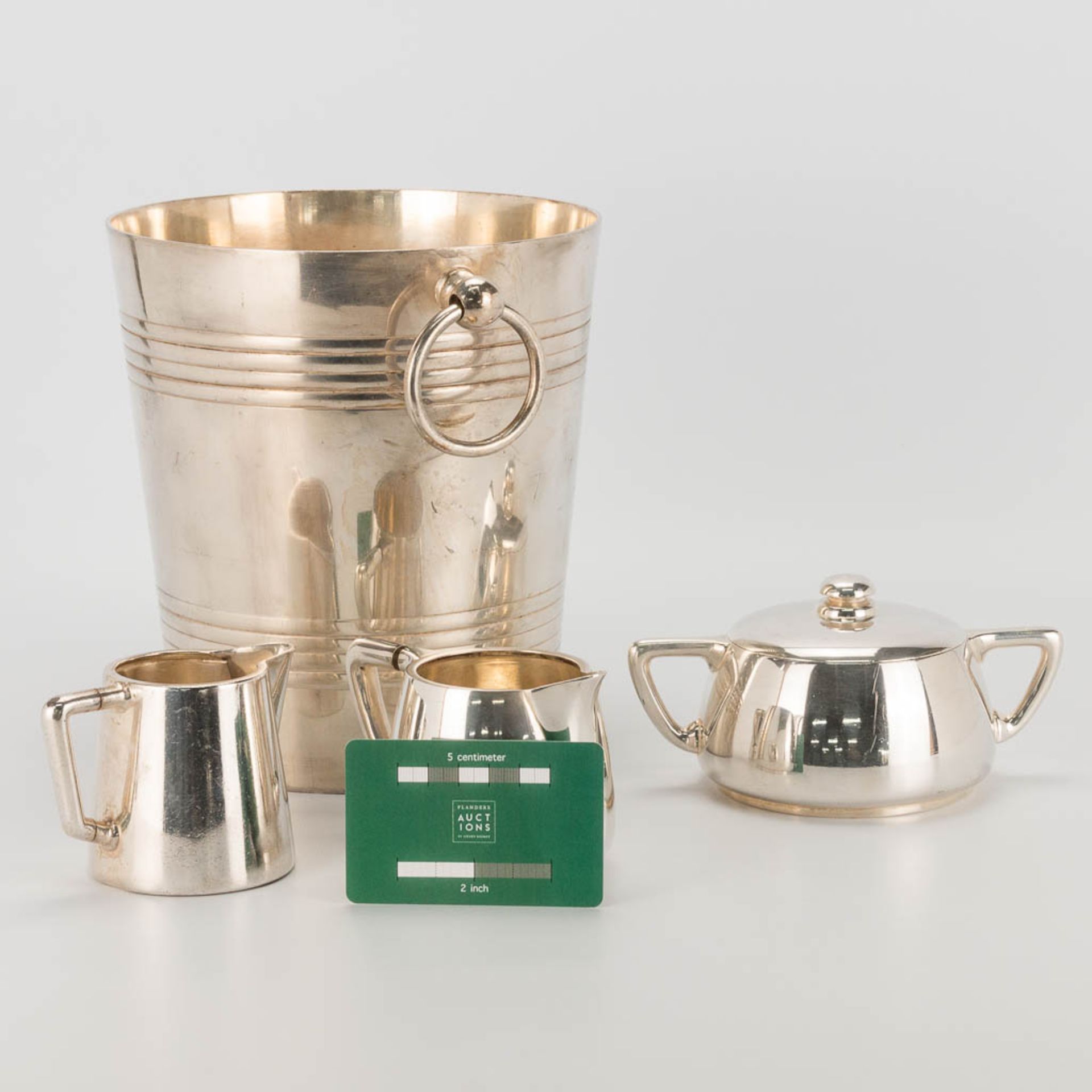 A collection of 4 silver-plated items a champagne bucket, teapot, sugar pot and milk jug made by and - Bild 14 aus 19