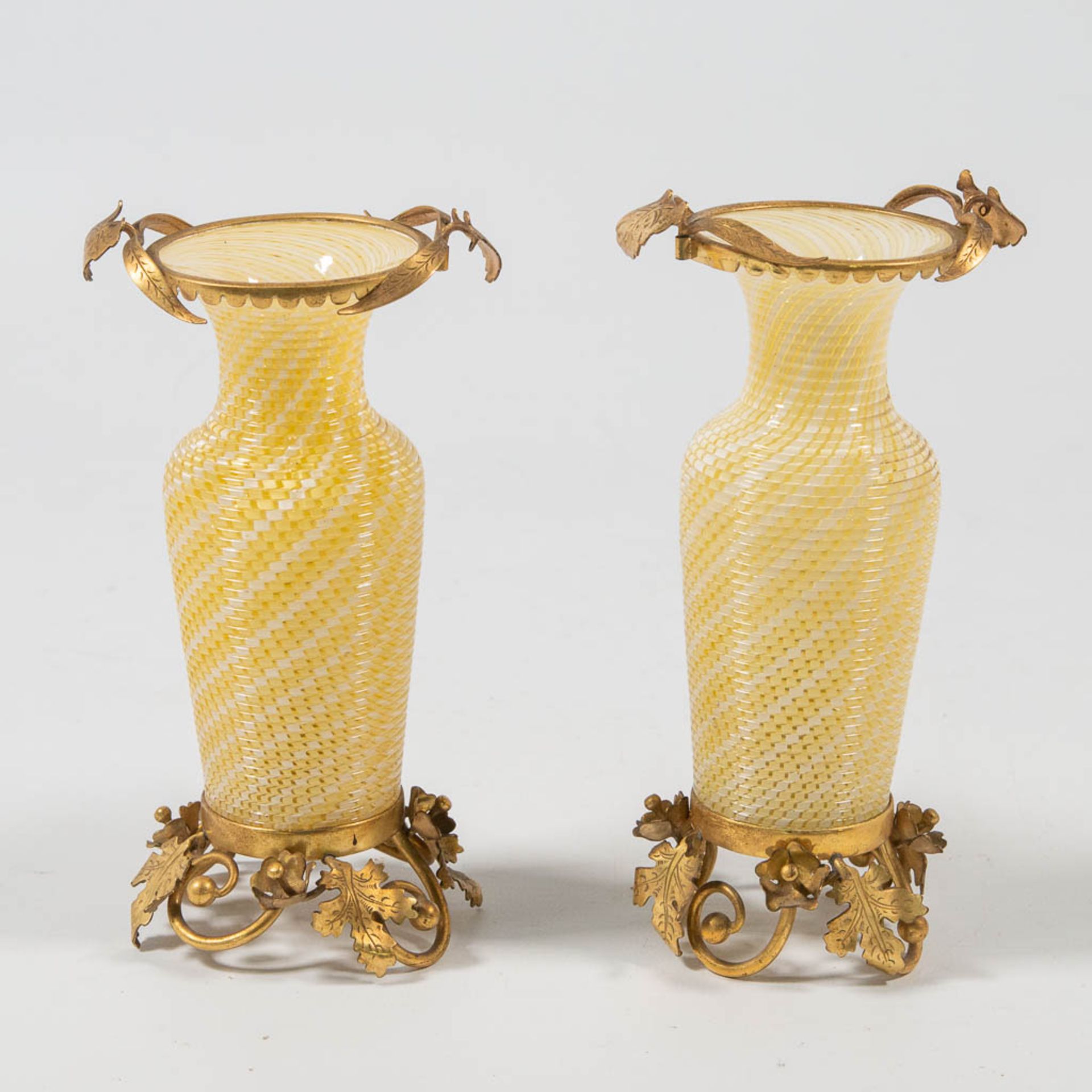 A pair of vases made of glass and mounted with bronze, made in Murano, Italy around 1900. (16 x 6,5