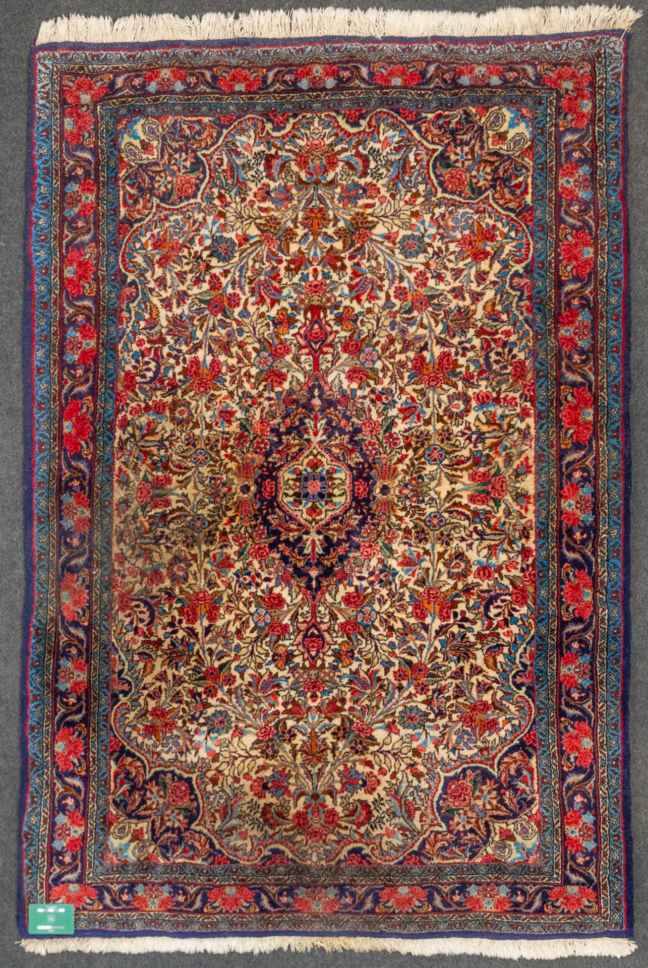 An Oriental hand-made wool carpet, Bidjar. (115 x 165 cm). - Image 3 of 8