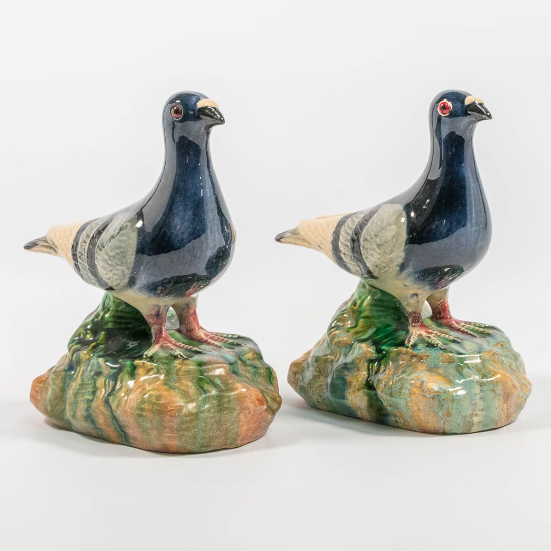A pair of pigeons, made of ceramic, probably of Italian origin. (21 x 23 x 12) - Bild 9 aus 13
