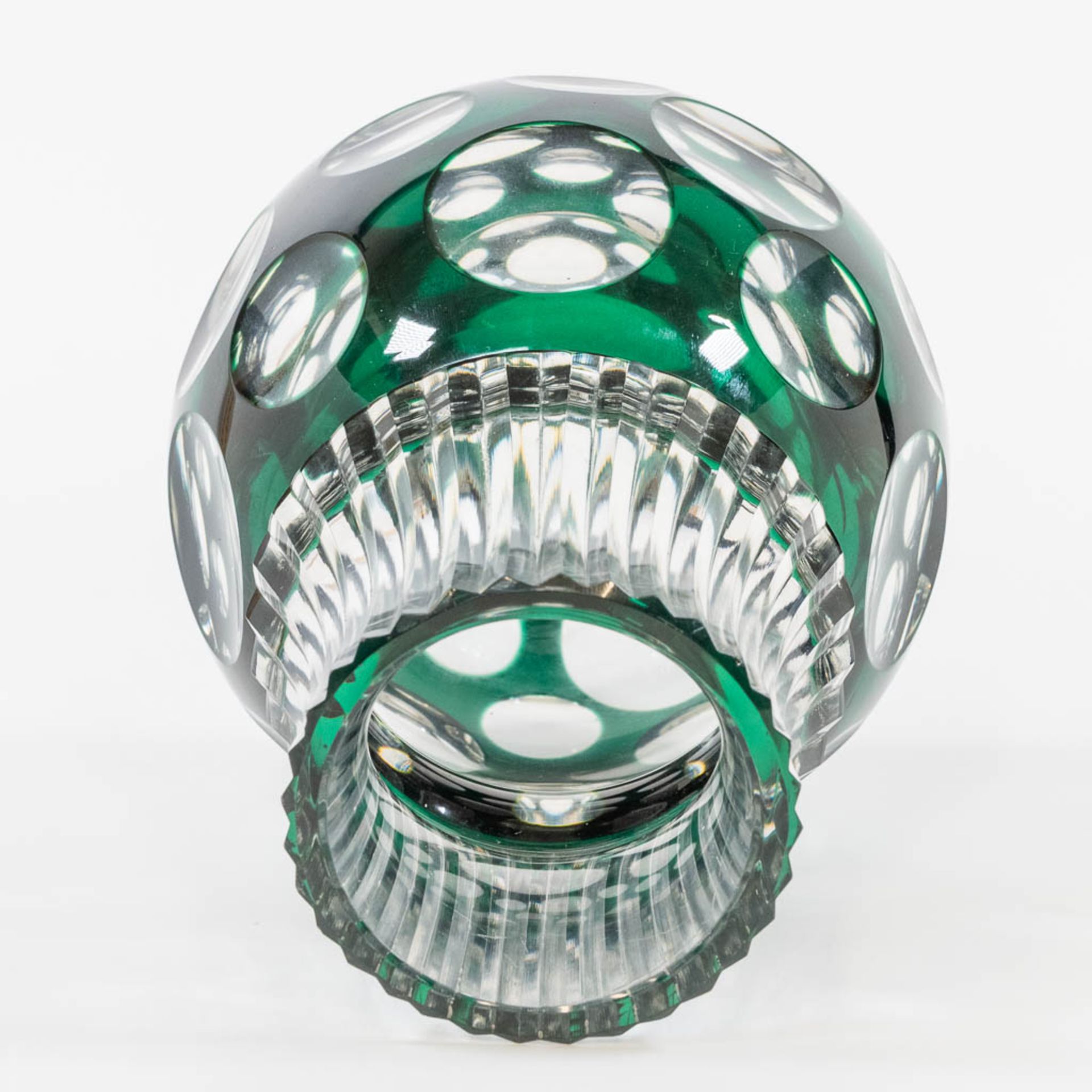 a vase and a bowl, made of cut crystal and marked Val Saint Lambert. (9 x 24,5 cm) - Image 9 of 13