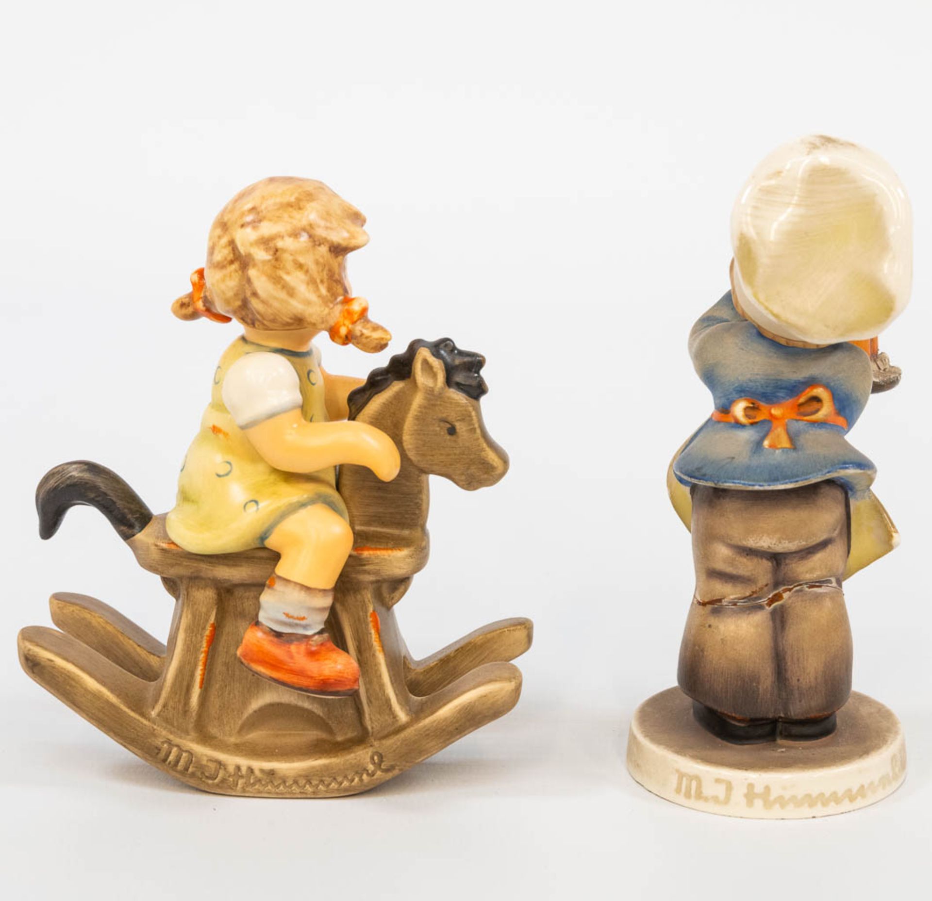 A collection of 6 Hummel statues and a table lamp. (20,5 cm) - Bild 6 aus 16