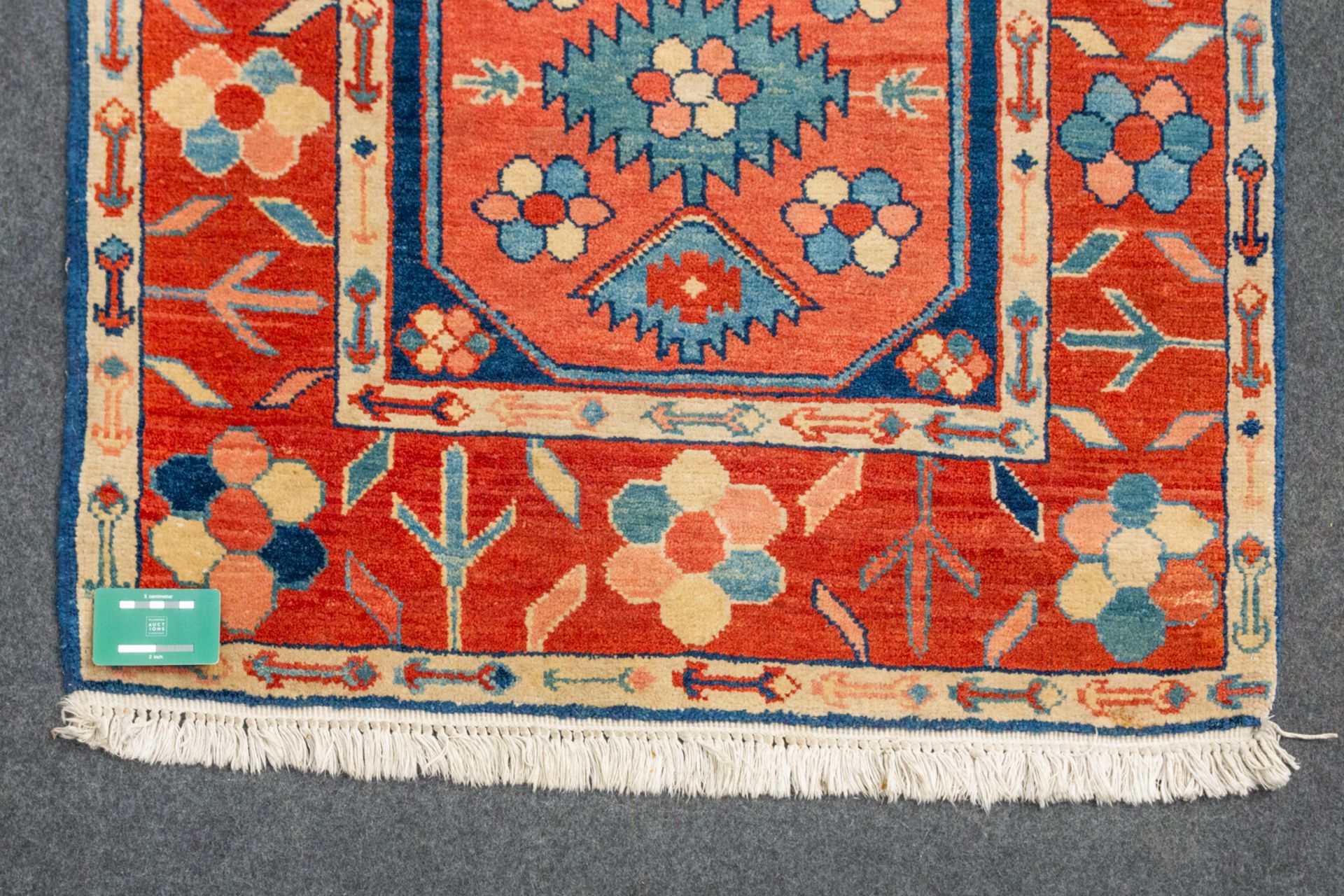 A collection of 2 eastern Kelim hand-made carpets. (84 x 272)(85 x 101). - Bild 11 aus 17