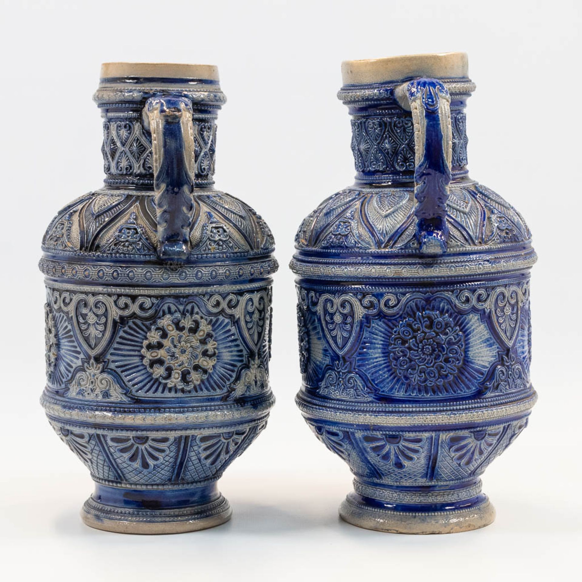 A collection of 2 Westerwald Pitchers with blue glaze, of which one has a Bartmann. (32 x 18 cm) - Image 8 of 14