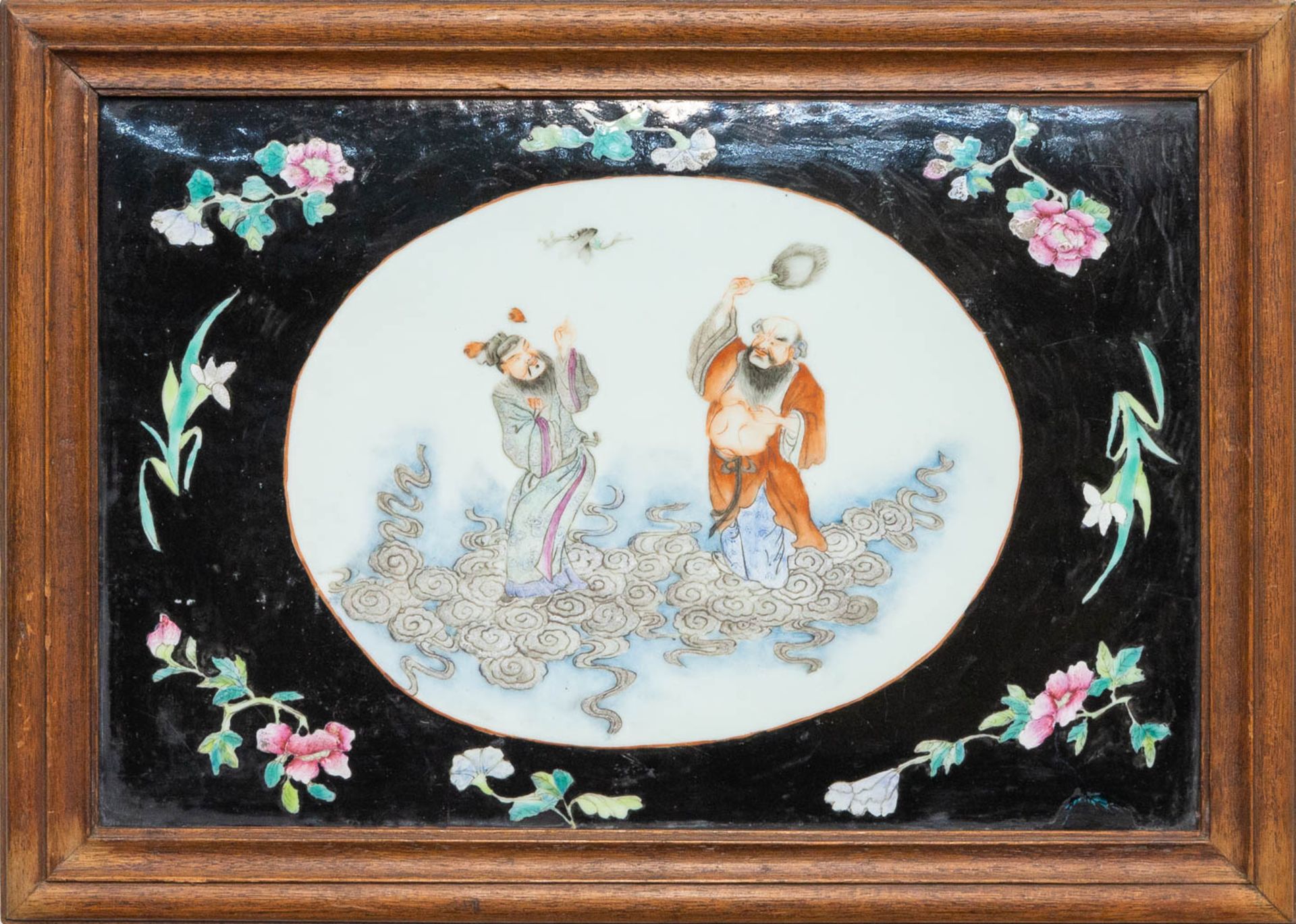 A pair of porcelain wall plaques Chinese porcelain, Famille noir with images of the immortals. 19th/ - Bild 4 aus 13
