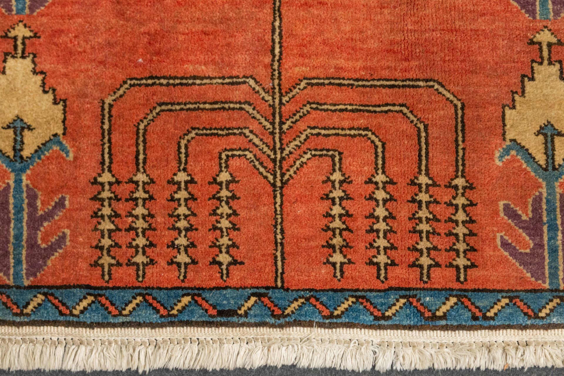 A collection of 2 eastern Kelim hand-made carpets. (84 x 272)(85 x 101). - Bild 9 aus 17