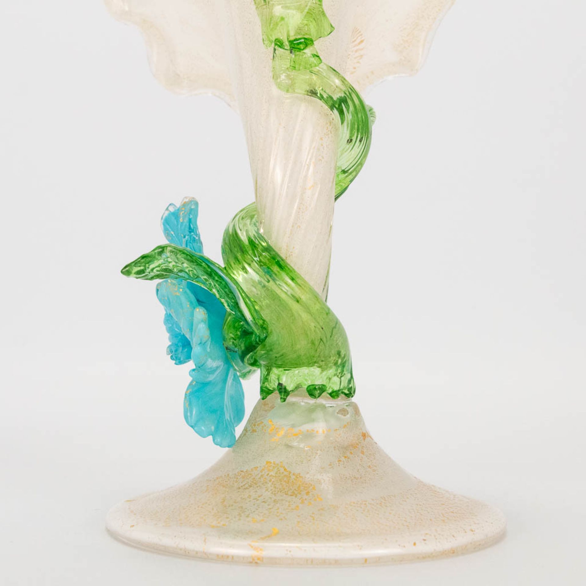 A pair of hand-made display vases in the shape of a flower, made in Murano, Italy. (9,5 x 20 x 9 cm) - Bild 17 aus 23