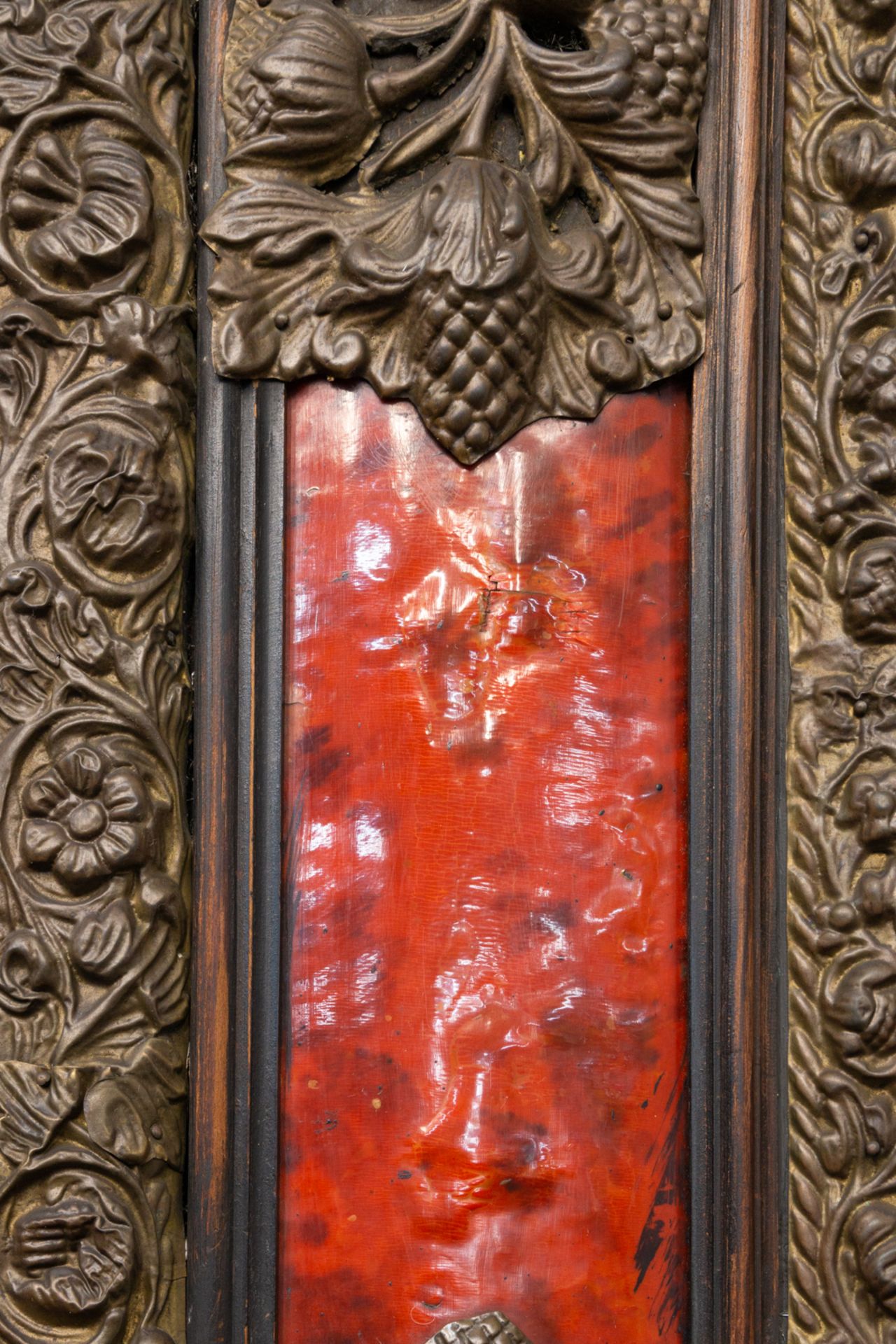 An antique mirror made of glass, copper and tortoise shell. 19th century. (94 x 113 cm) - Bild 8 aus 8