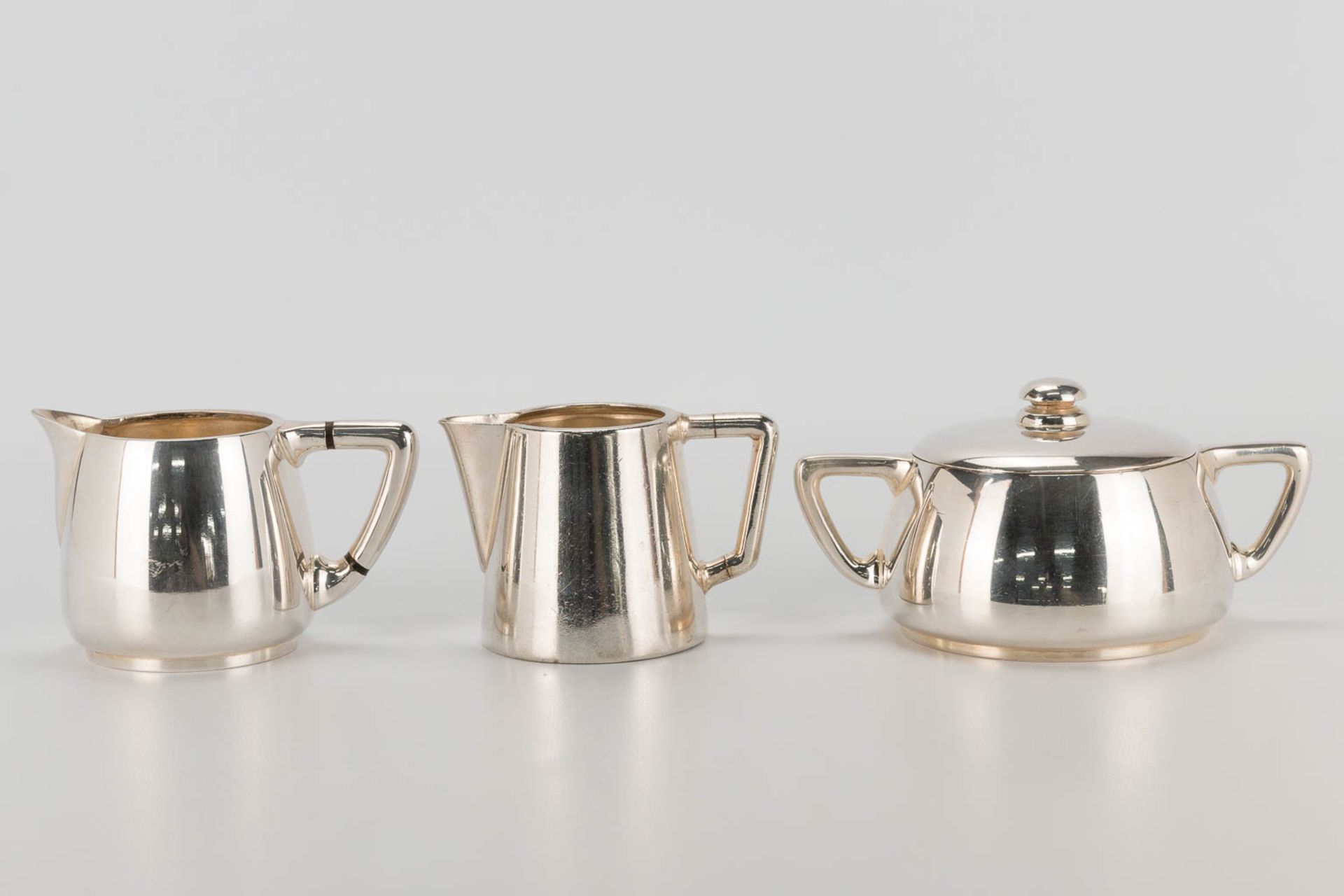 A collection of 4 silver-plated items a champagne bucket, teapot, sugar pot and milk jug made by and - Bild 9 aus 19