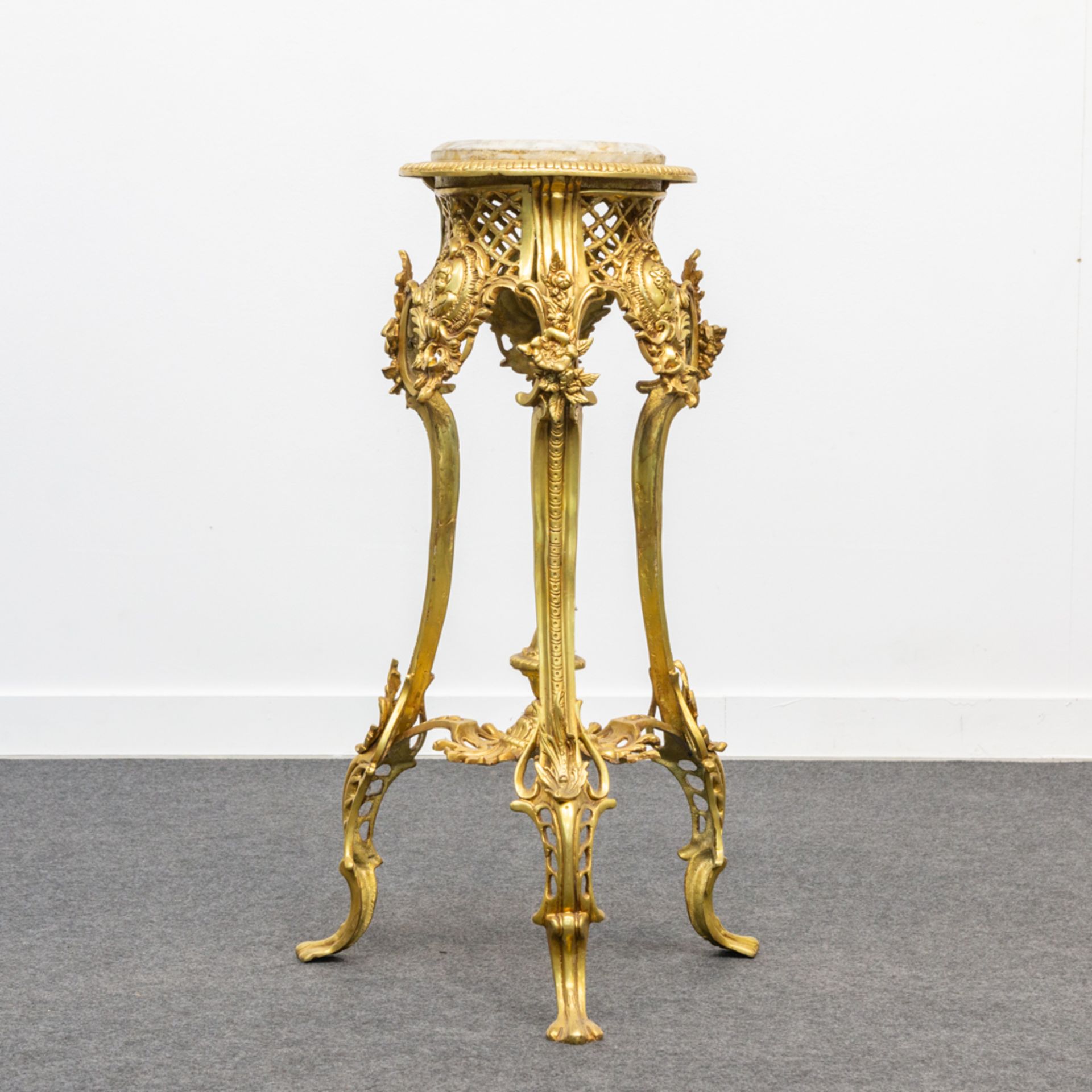 A side table in rococo style, made of bronze with a marble top. The second half of the 20th century.