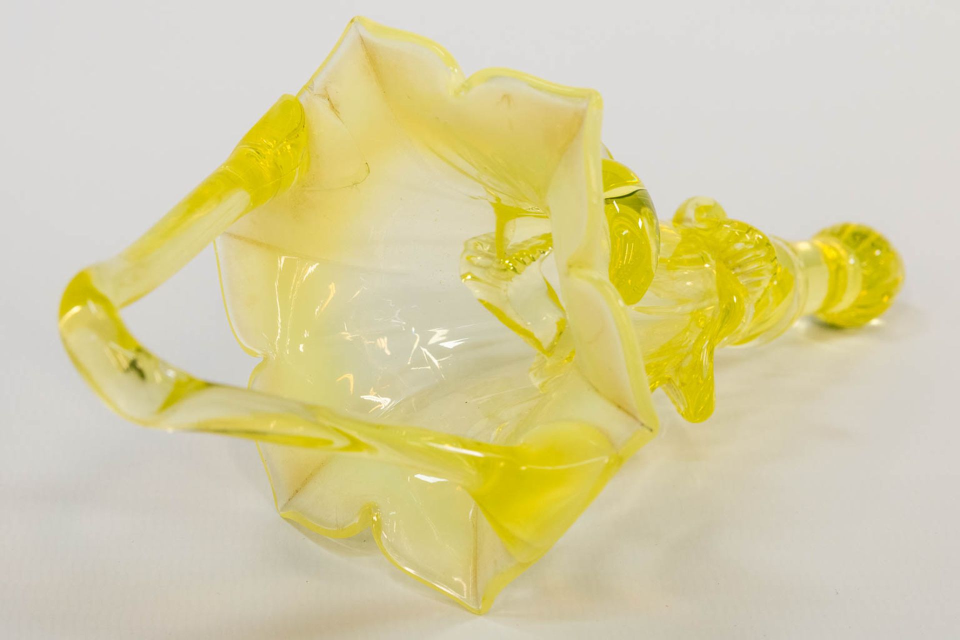 A yellow and clear glass table centrepiece pic-fleur, made in Murano, Italy. (25 x 28 x 45 cm) - Bild 12 aus 15