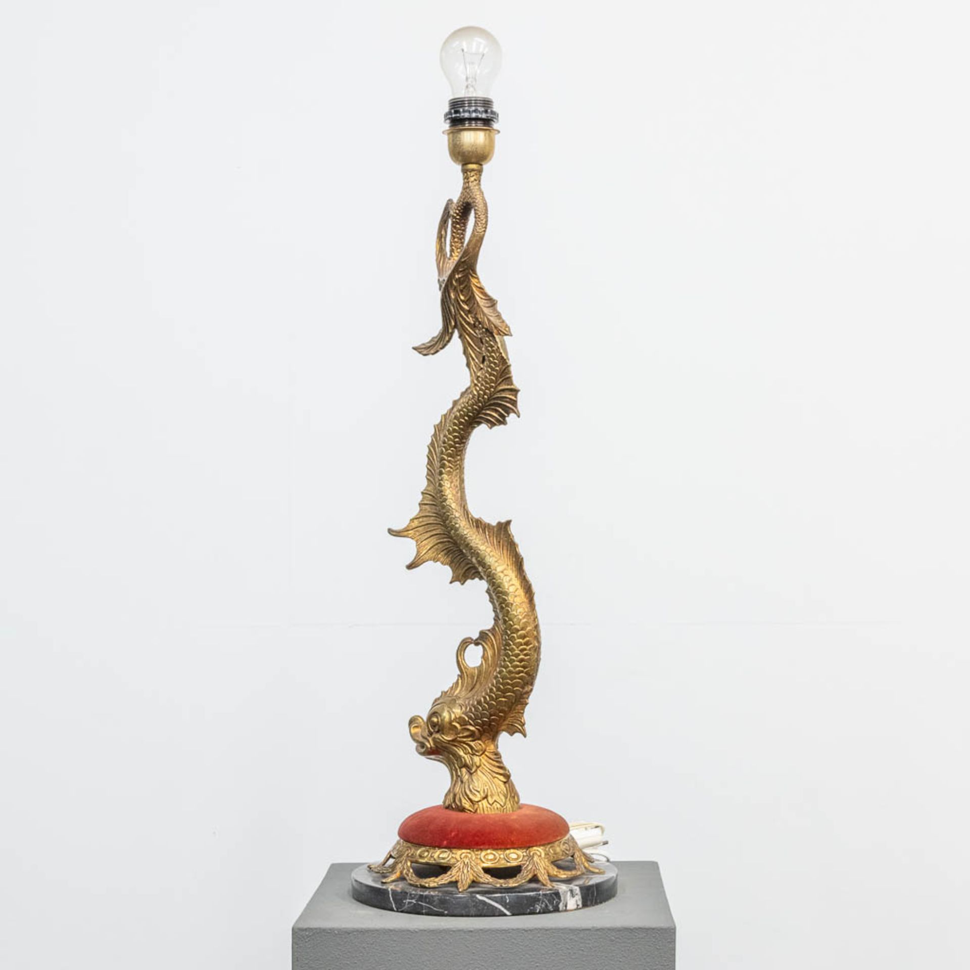 A table lamp made of bronze on a marble base in the shape of a fish. The second half of the 20th cen - Bild 3 aus 11