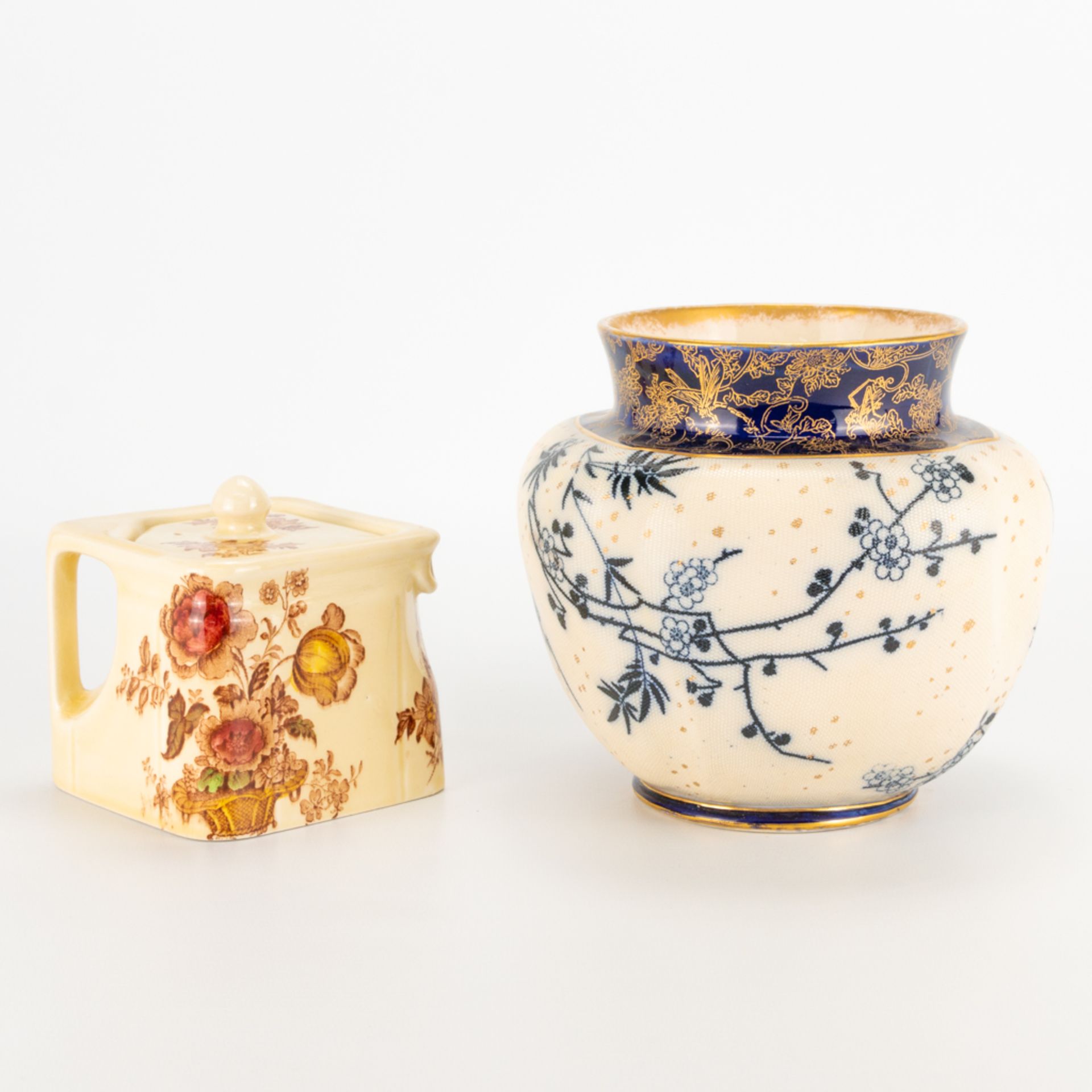 A collection of 2 pieces of English porcelain, a vase made by Doulton and a tea pot made by Clarice - Image 6 of 17