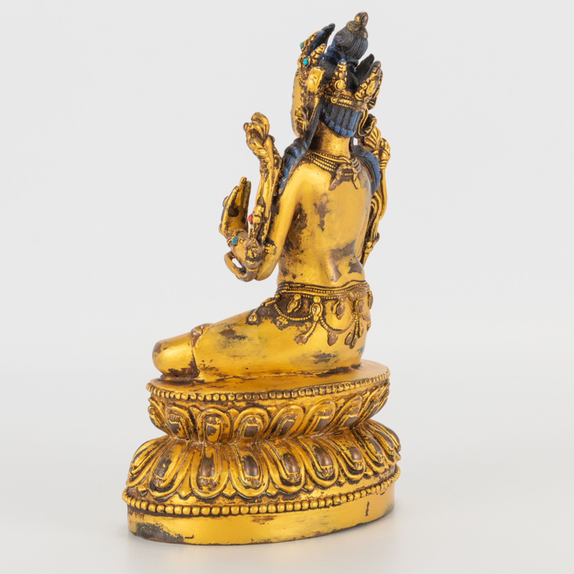 An Oriental bronze Guanyin. 19th/20th century. (9 x 12,5 x 20 cm) - Bild 5 aus 16