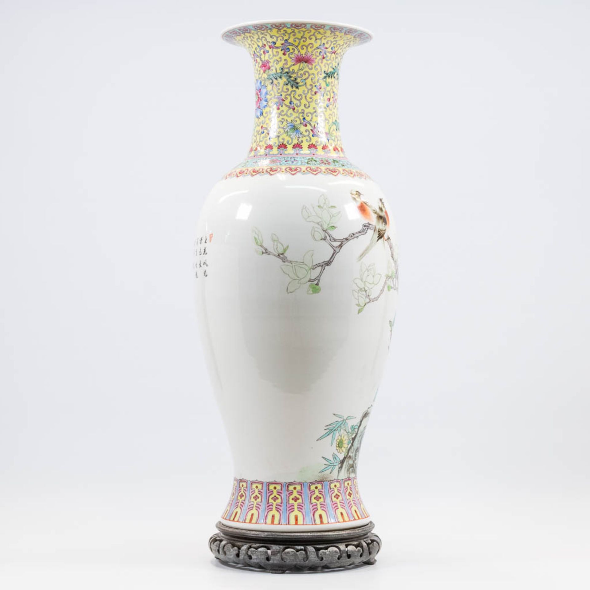 A  Chinese vase with decor of peonies and birds. The second half of the 20th century. (60 x 26 cm) - Bild 3 aus 13