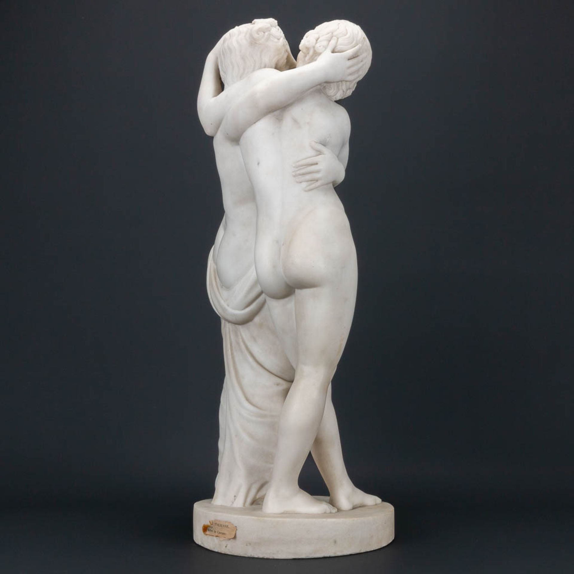 No signature found, a Carrara marble statue 'The Kiss', made in Italy, 19th century. (19 x 20 x 56 c - Bild 6 aus 13