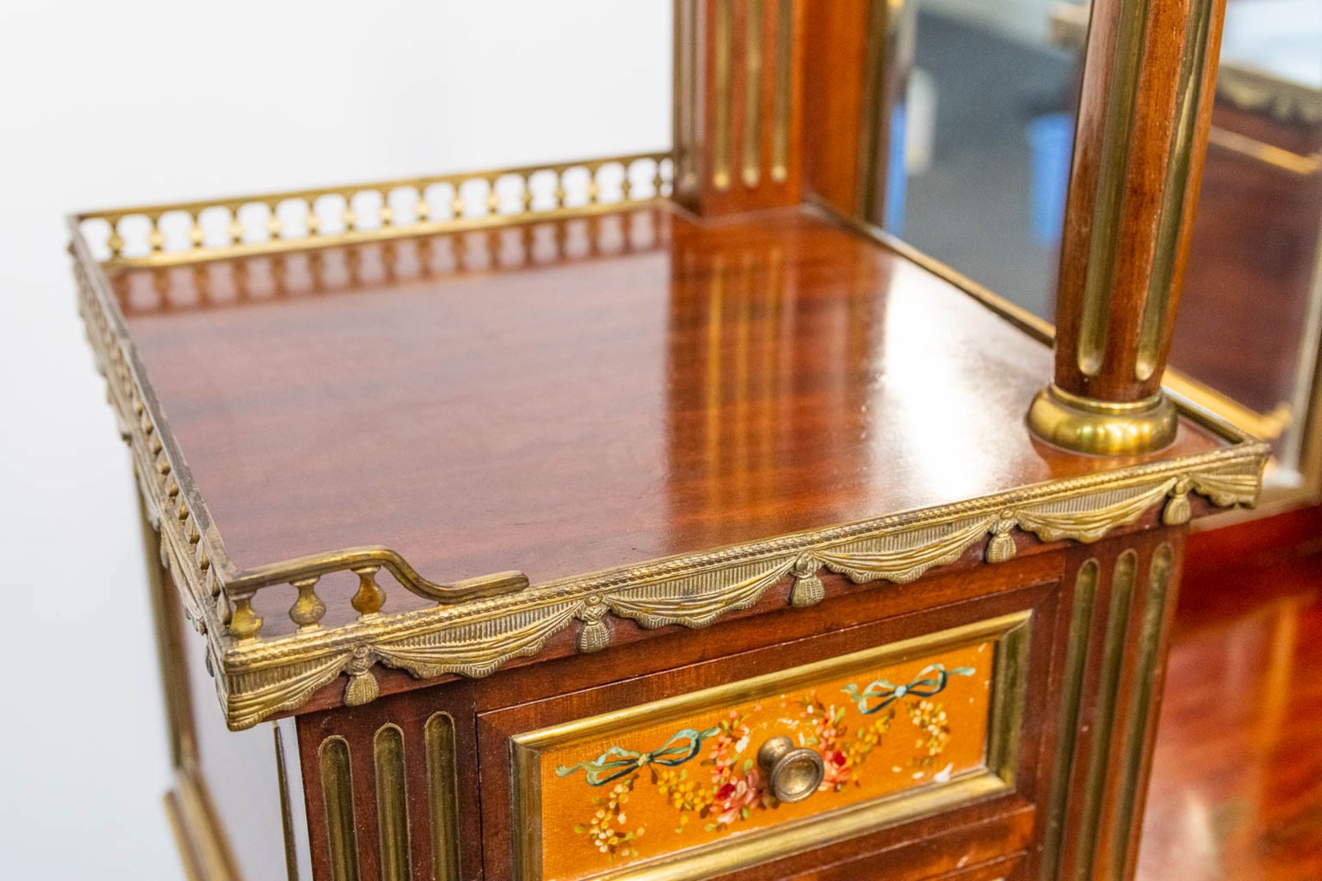 An antique exceptional secretaire cabinet in Louis XVI style, mounted with bronze and finished with  - Bild 12 aus 16