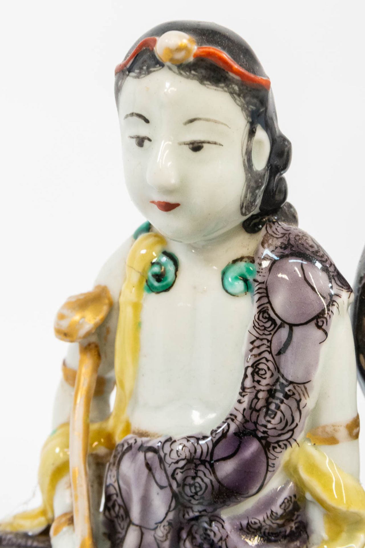 A collection of 3 Chinese earthenware and porcelain statues. (8 x 9 x 26 cm) - Bild 10 aus 15