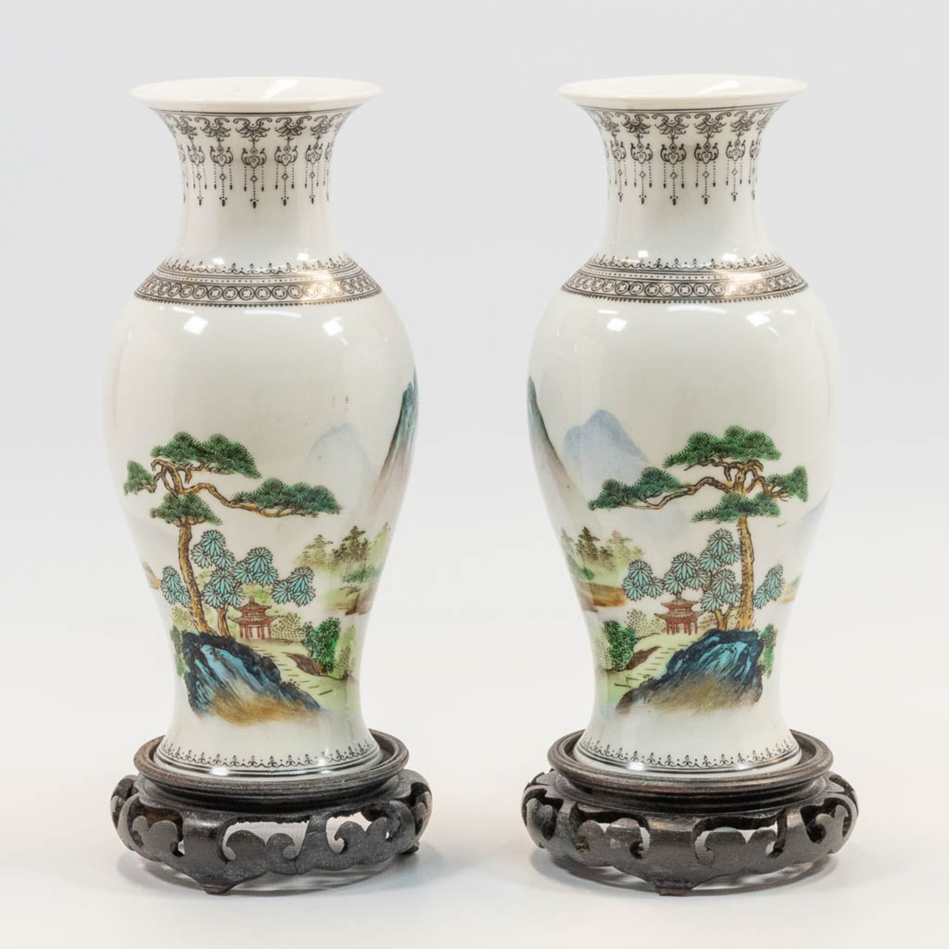 A pair of Chinese vases with hand-painted decor of landscapes with pine trees, Republic period. (20,