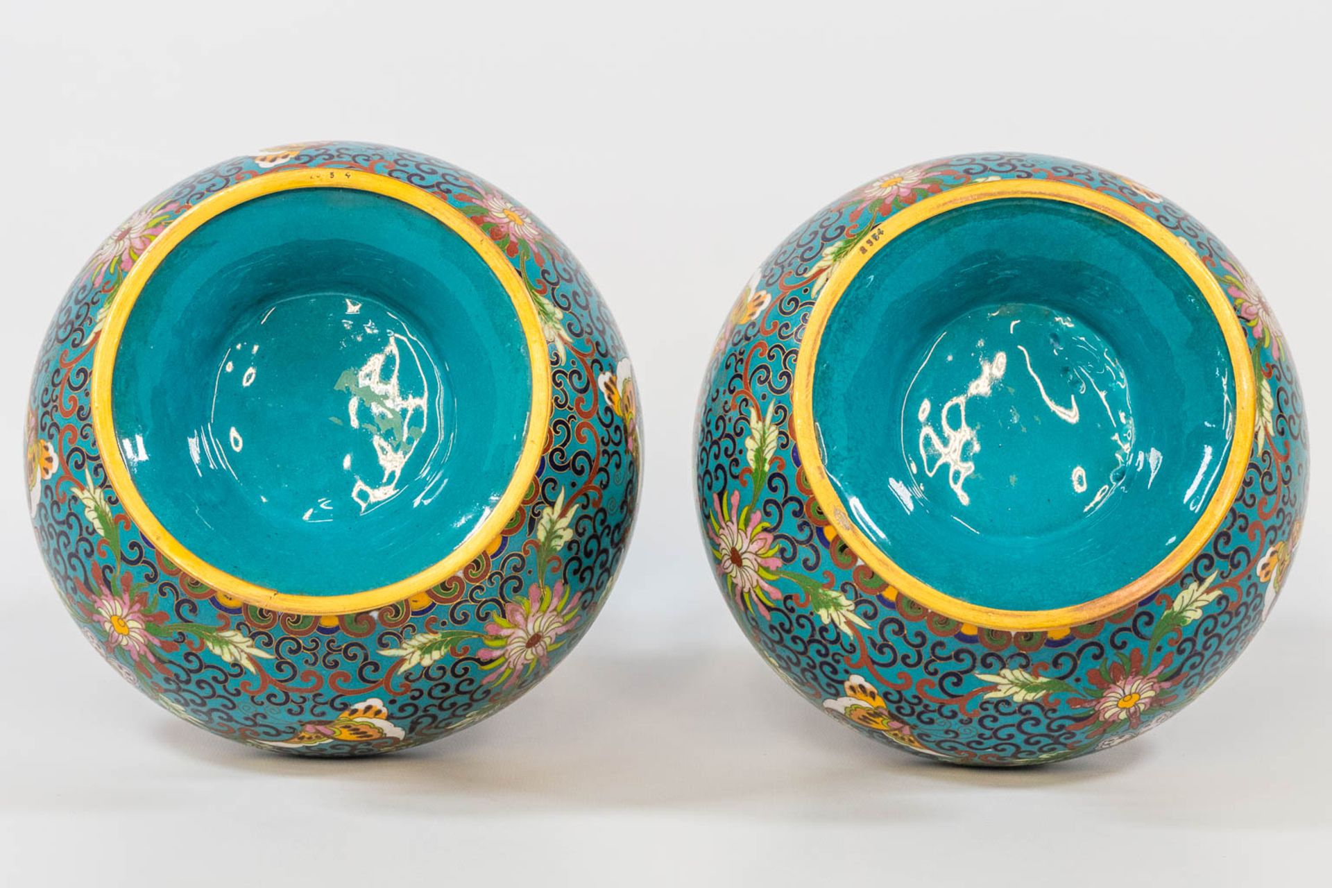 A pair of cloisonnŽ display vases and brons rings. The second half of the 20th century. (30,5 x 20 c - Bild 8 aus 12