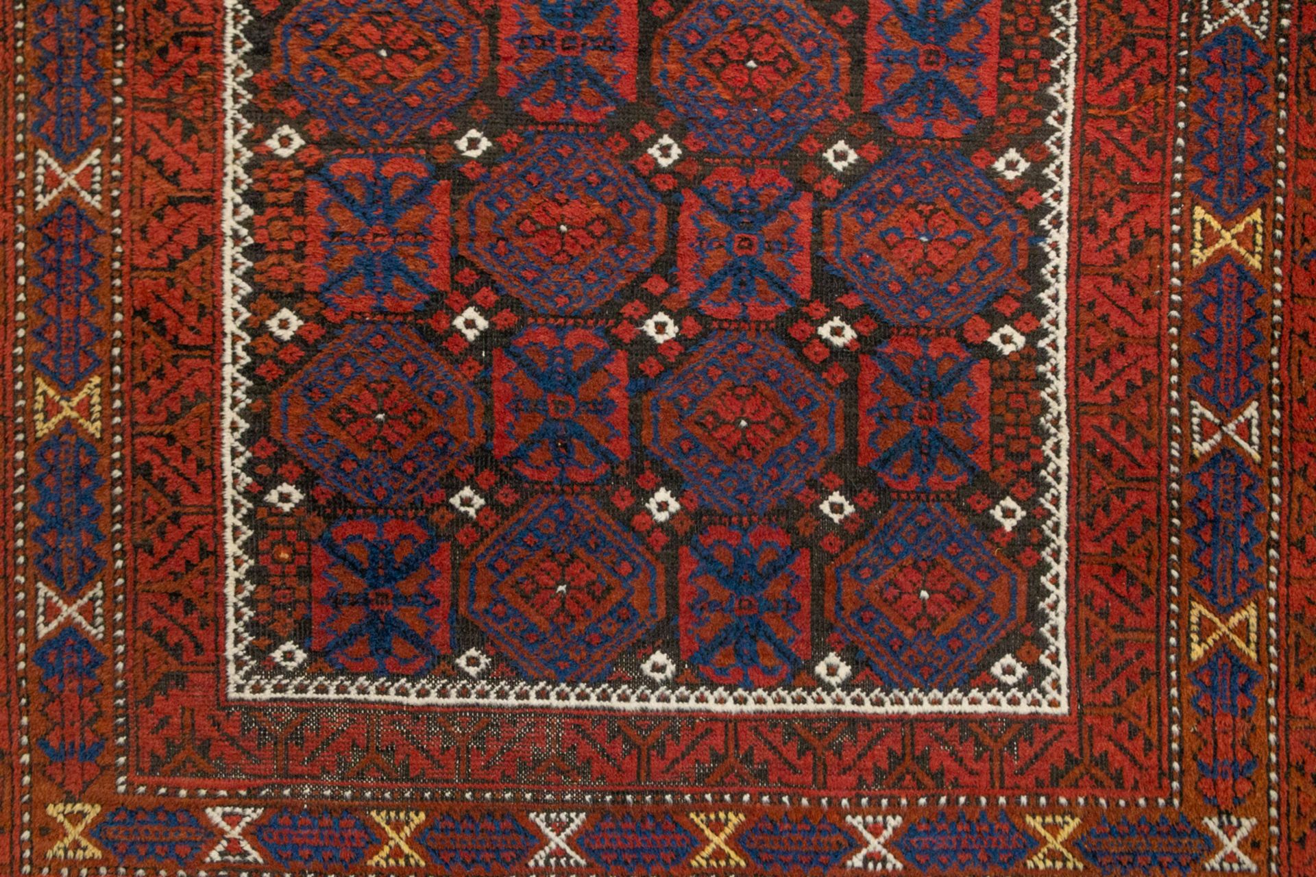 An Eastern hand-made carpet. (114 x 195 cm). - Image 5 of 6