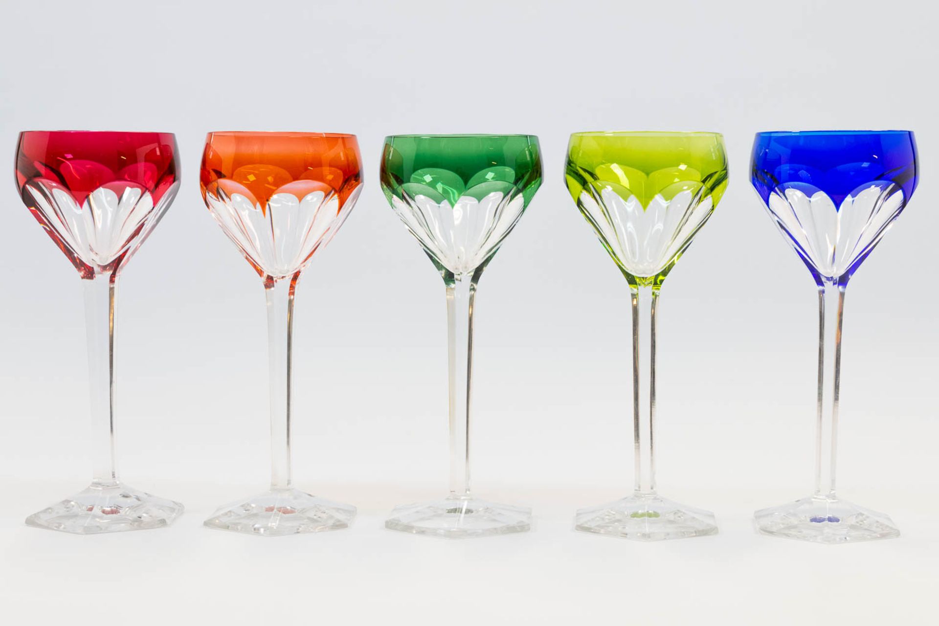 A collection of 5 cut crystal glasses in bright colours, made by Val Saint Lambert. (19 x 8 cm) - Image 11 of 12