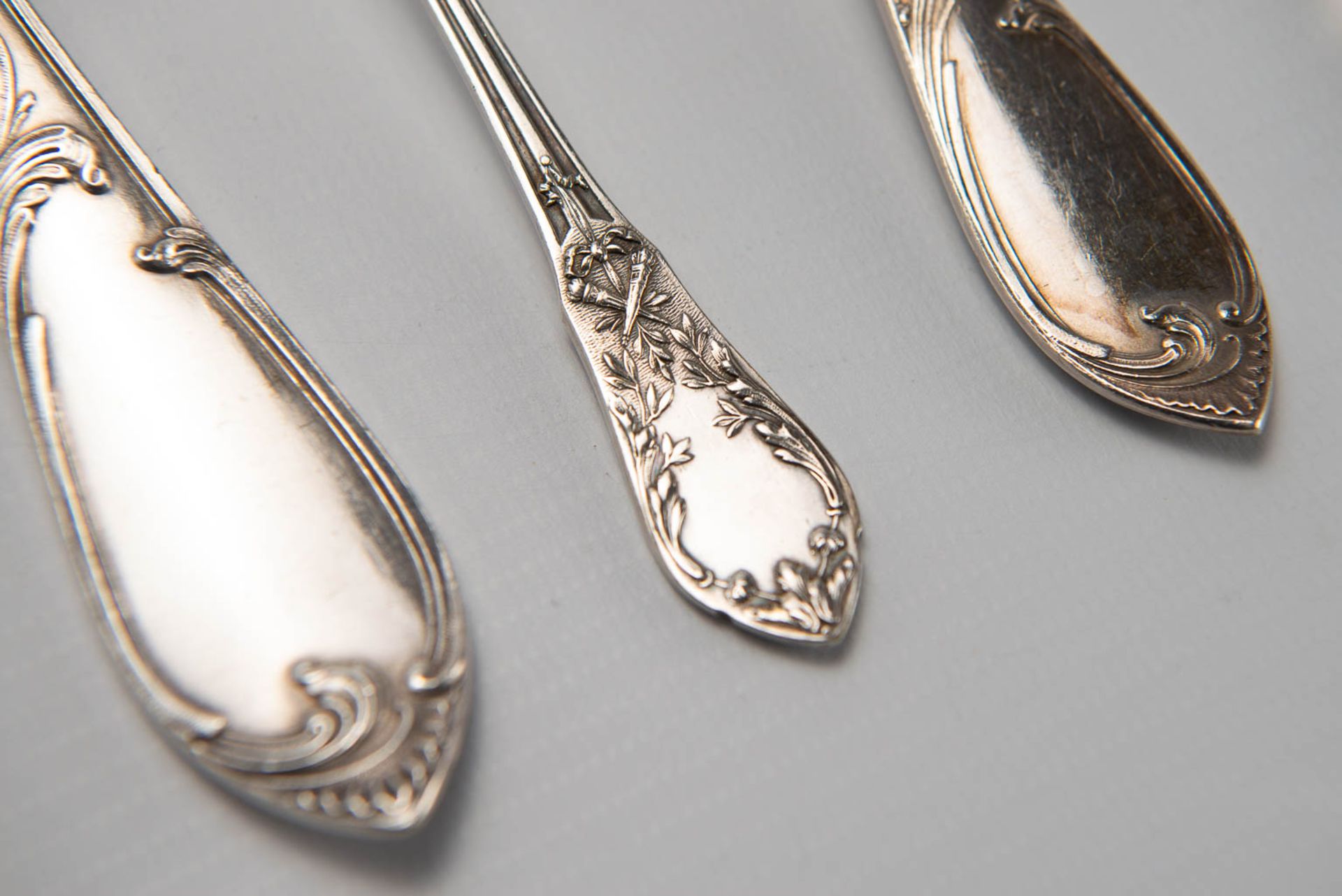 A silver-plated flatware cutler, Wiskemann Brussels, 94-pieces, Art Nouveau style.  - Bild 3 aus 25