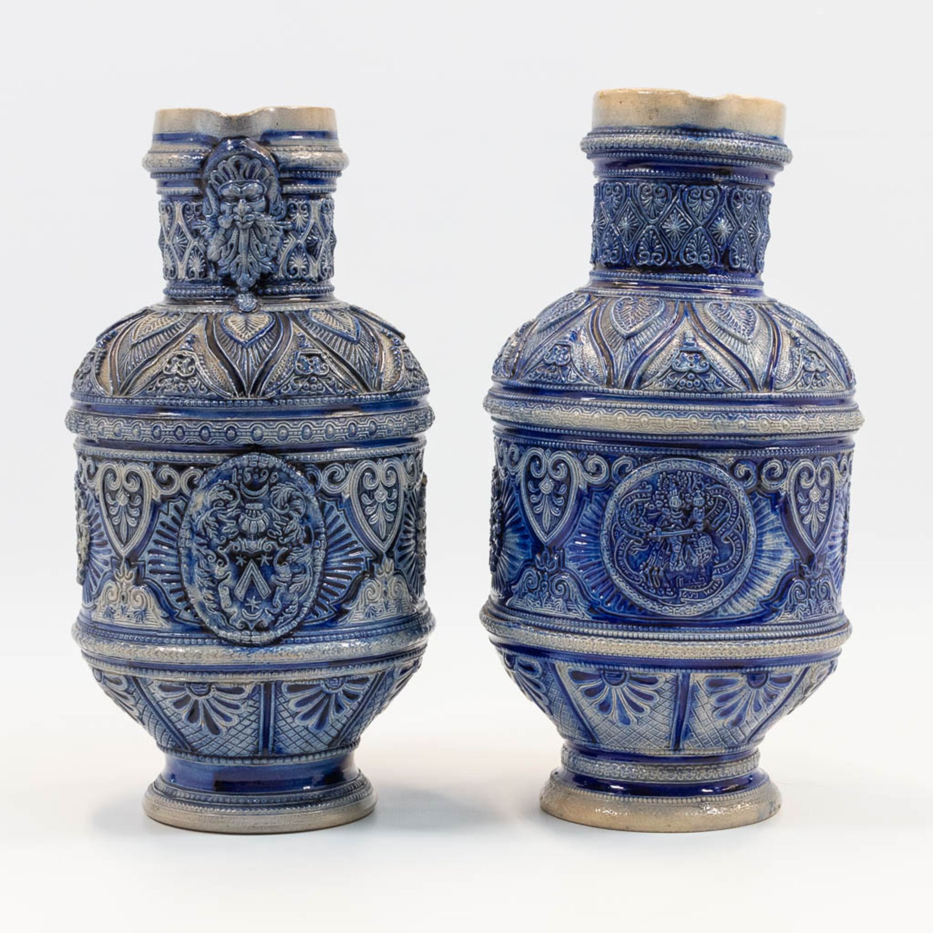 A collection of 2 Westerwald Pitchers with blue glaze, of which one has a Bartmann. (32 x 18 cm) - Image 4 of 14