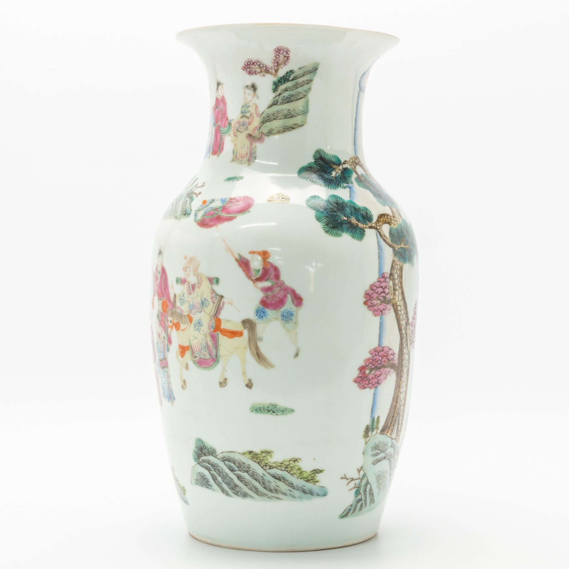 A Chinese vase with double decor of warriors and wise men. 19th/20th century. (36 x 19 cm) - Bild 2 aus 16