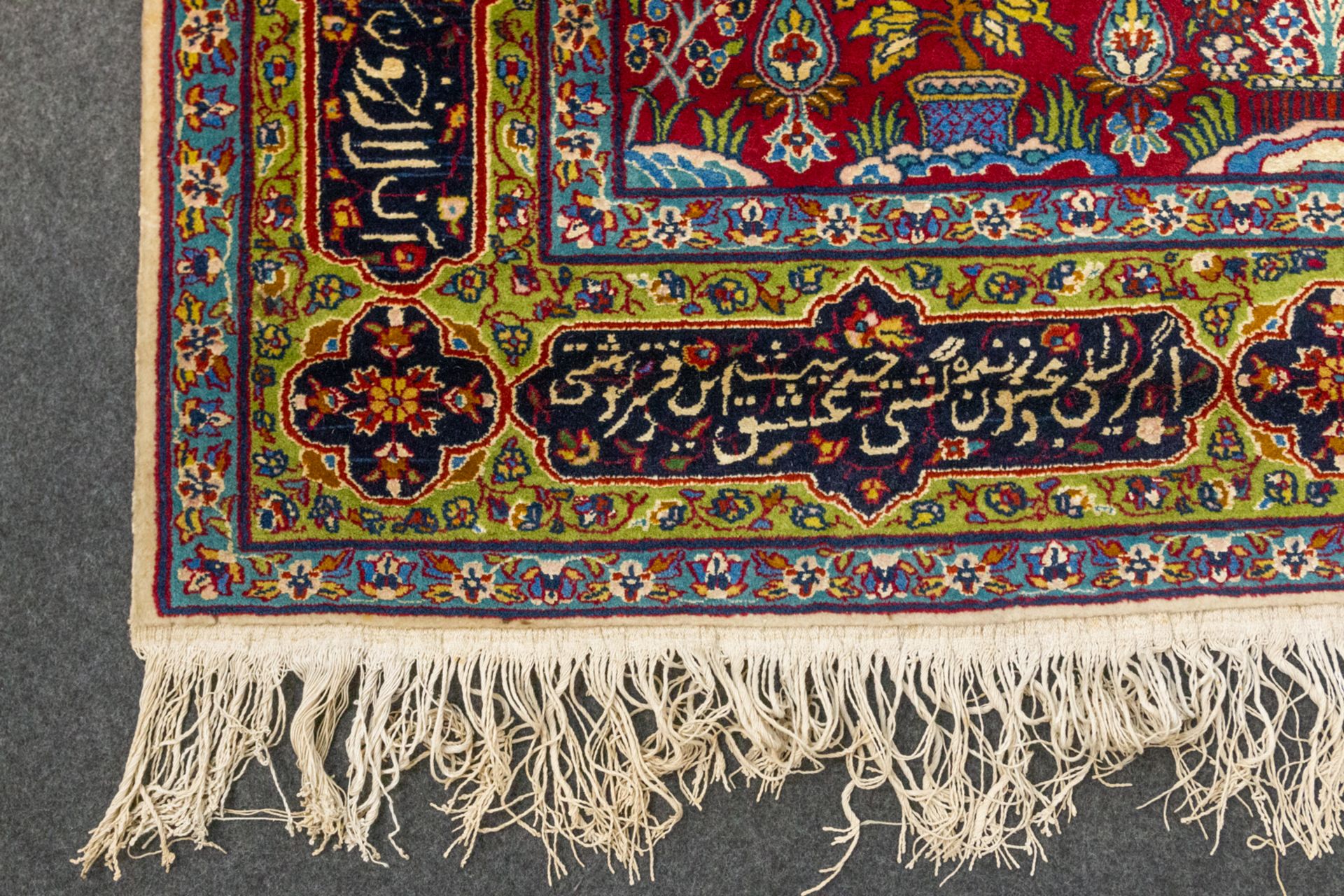 An Oriental hand-made and signed carpet, made of Cashemir. Combination of wool and silk. (185 x 123 - Image 4 of 9