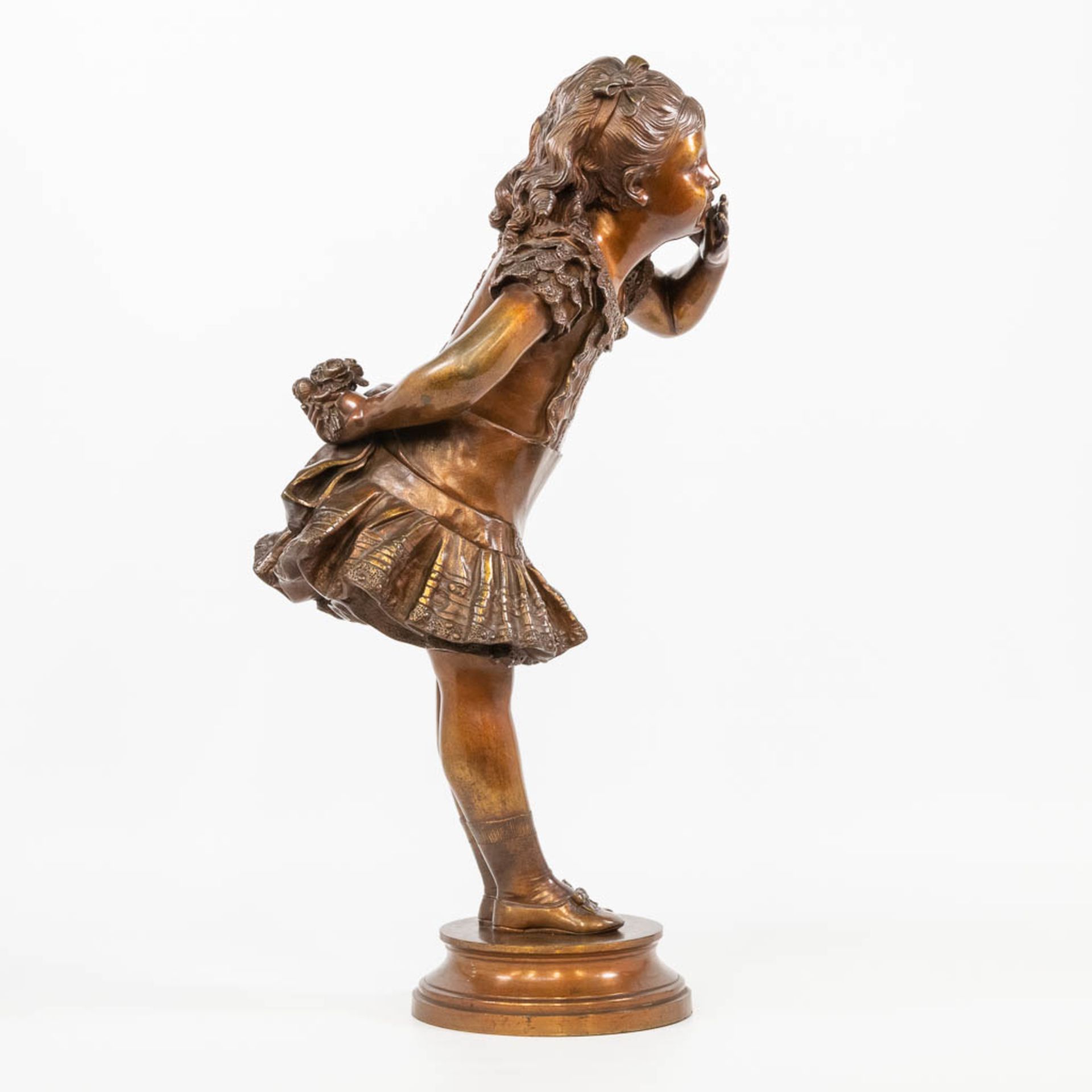 Adrien Etienne GAUDEZ (1845-1902) an elegant bronze statue of a young girl. (22,5 x 30 x 60 cm) - Bild 6 aus 14