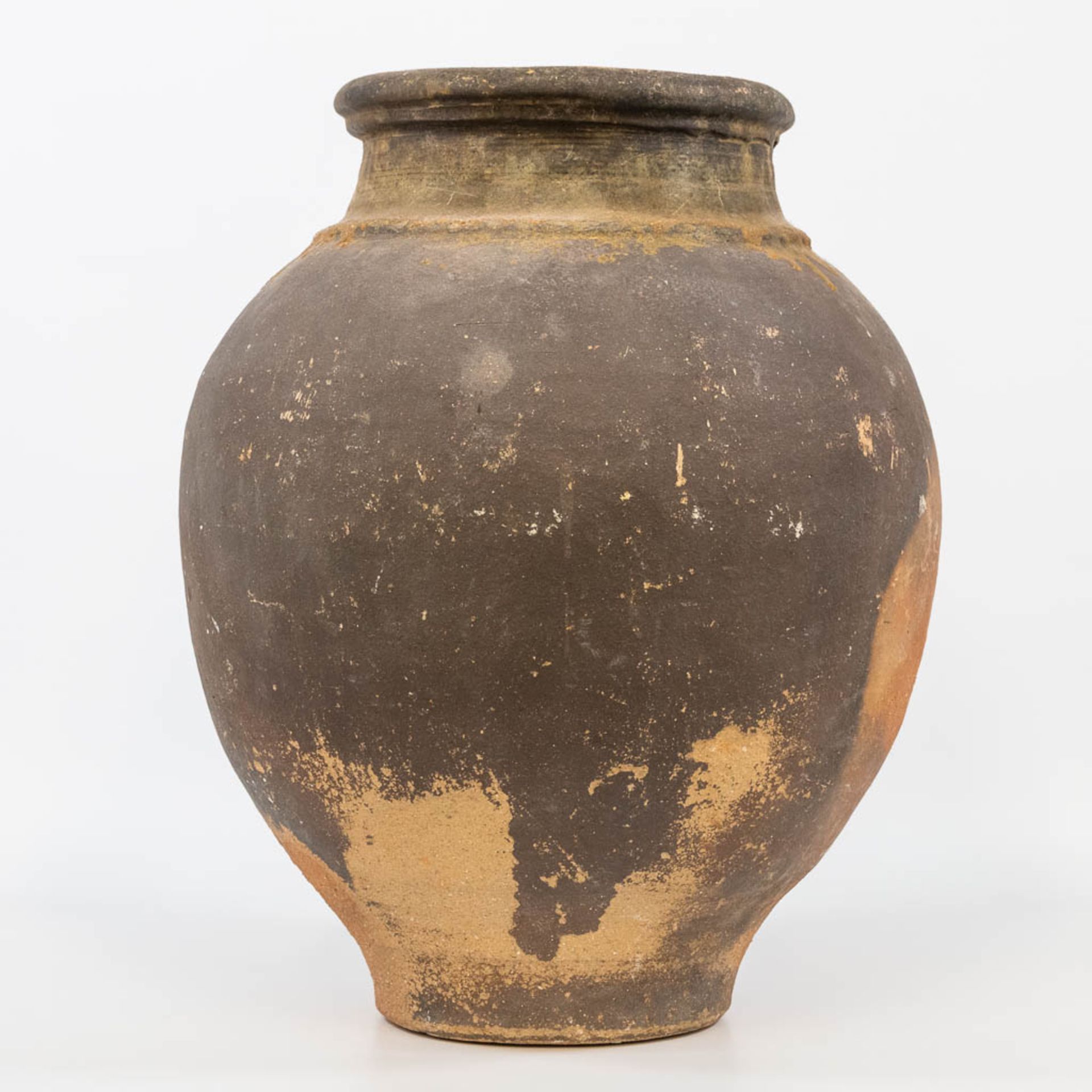 An antique terracotta jar. 19th century. (49 x 32 cm) - Bild 7 aus 12