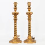 A pair of table lamps made of gilt sculptured wood. (42 x 15 cm)