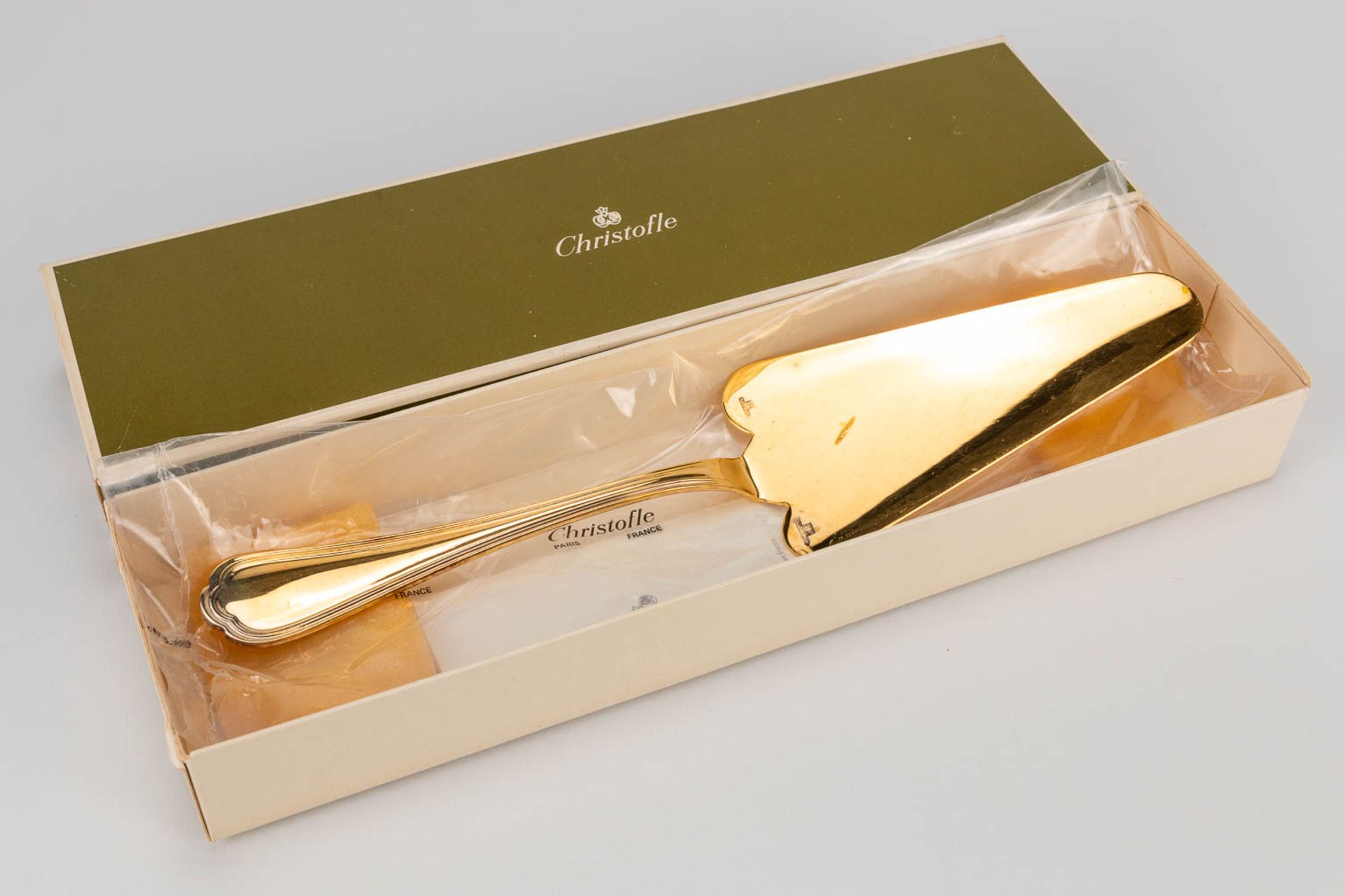 A collection of Christofle silver-plated and gold-plated items. 12 spoons, a cake server, 2 napkin r - Bild 7 aus 14