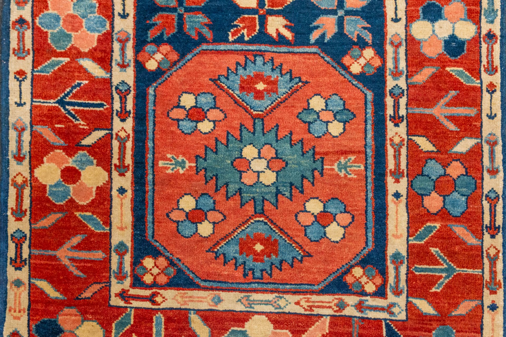 A collection of 2 eastern Kelim hand-made carpets. (84 x 272)(85 x 101). - Bild 15 aus 17