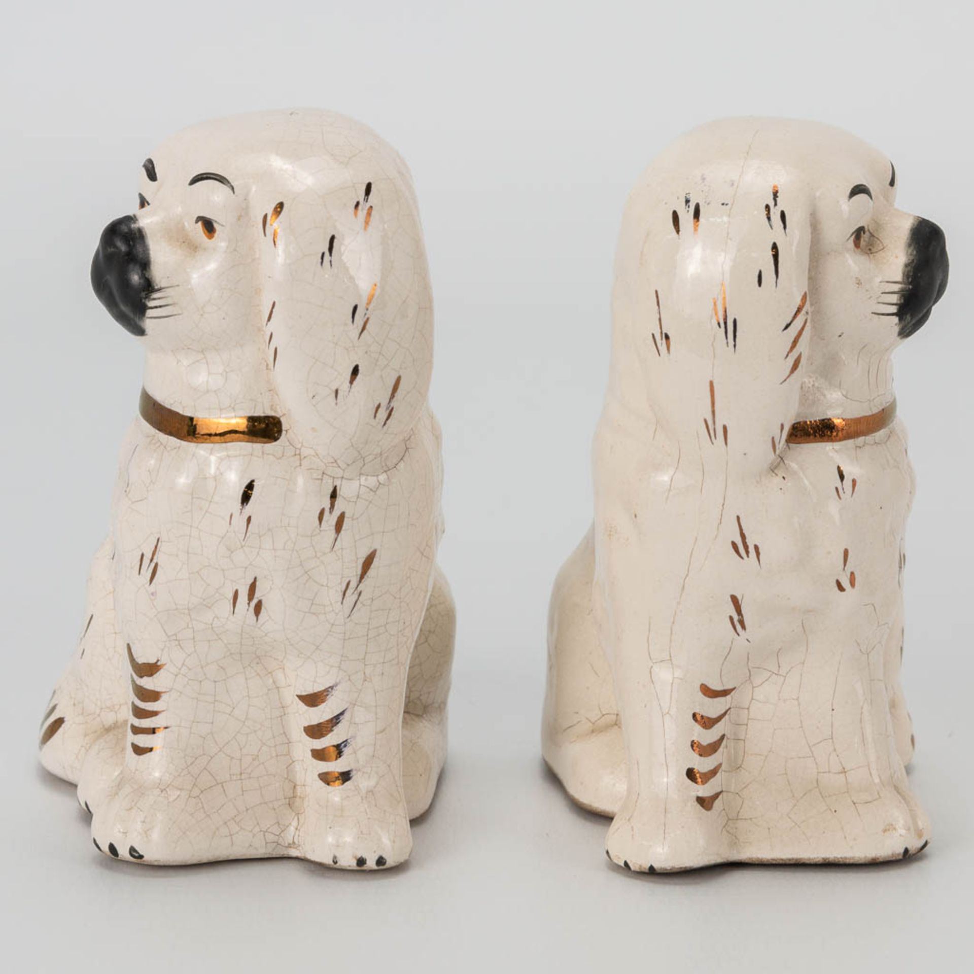 A collection of 2 pairs of porcelain dogs, marked L&M and Staffordshire. The second half of the 19th - Bild 9 aus 16