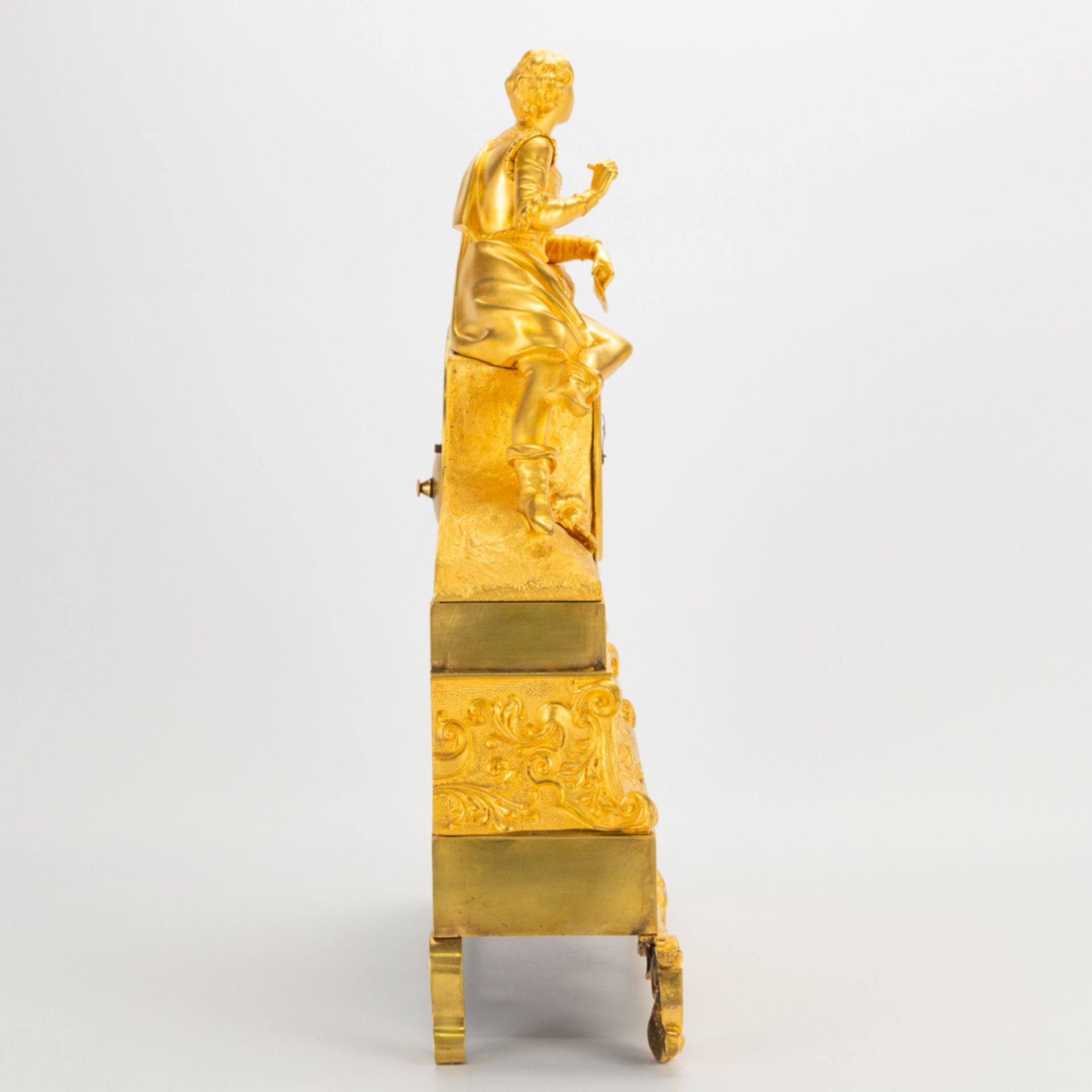 A ormolu gilt table clock made of bronze with a figurine of a noble man, enamel dial and marked Amst - Image 2 of 16