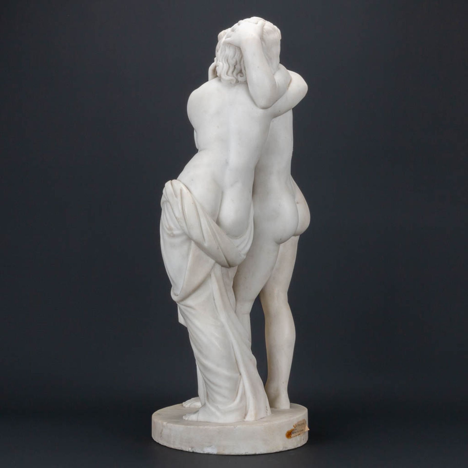 No signature found, a Carrara marble statue 'The Kiss', made in Italy, 19th century. (19 x 20 x 56 c - Bild 2 aus 13