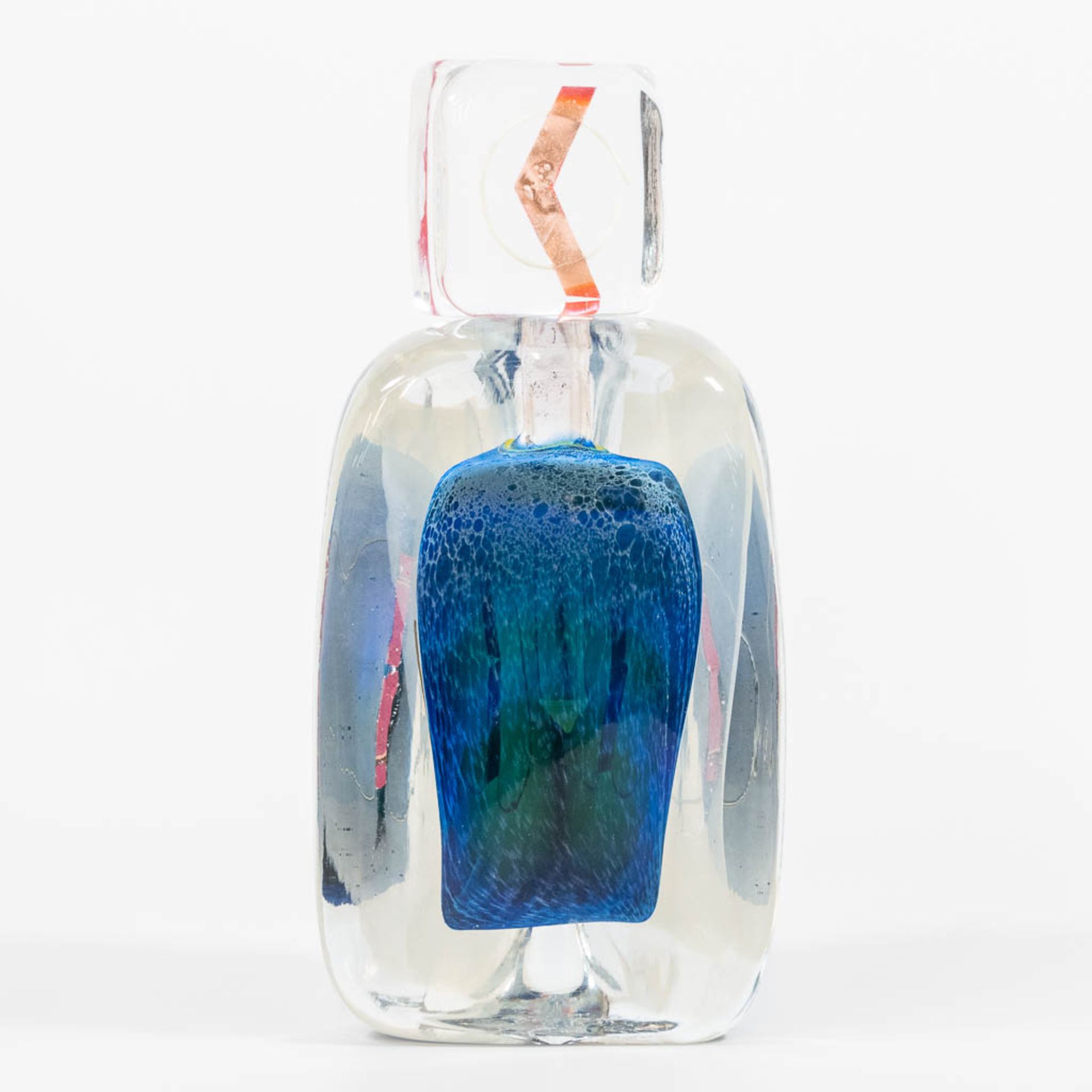 Nicolas MORIN (1959) A studio glass vase with stopper, marked on the base 2004. (9 x 10 x 21,5 cm) - Image 11 of 12