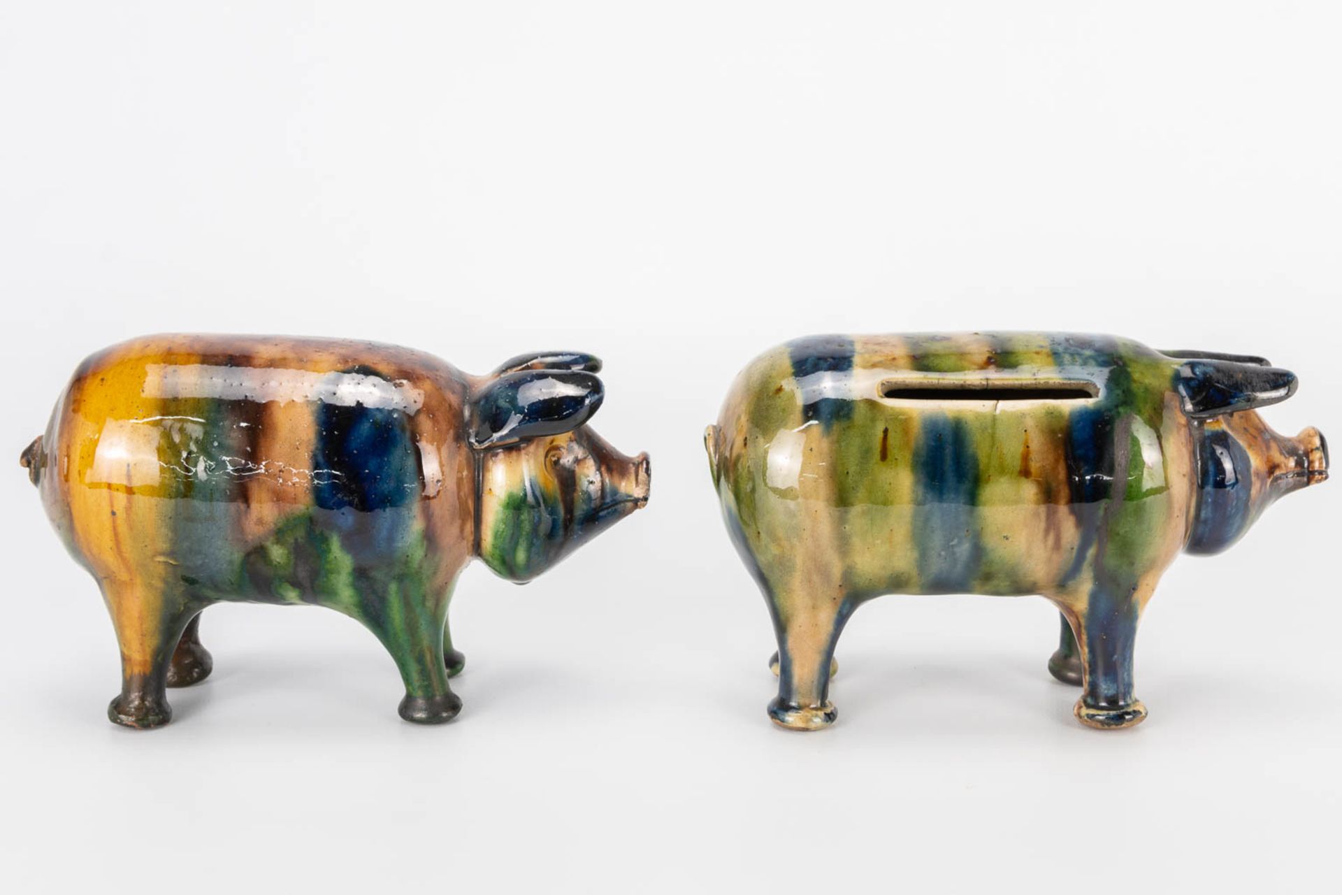 A collection of 2 Piggy banks made of Flemish Earthenware and probably made by Caessens in Kortrijk. - Bild 4 aus 12