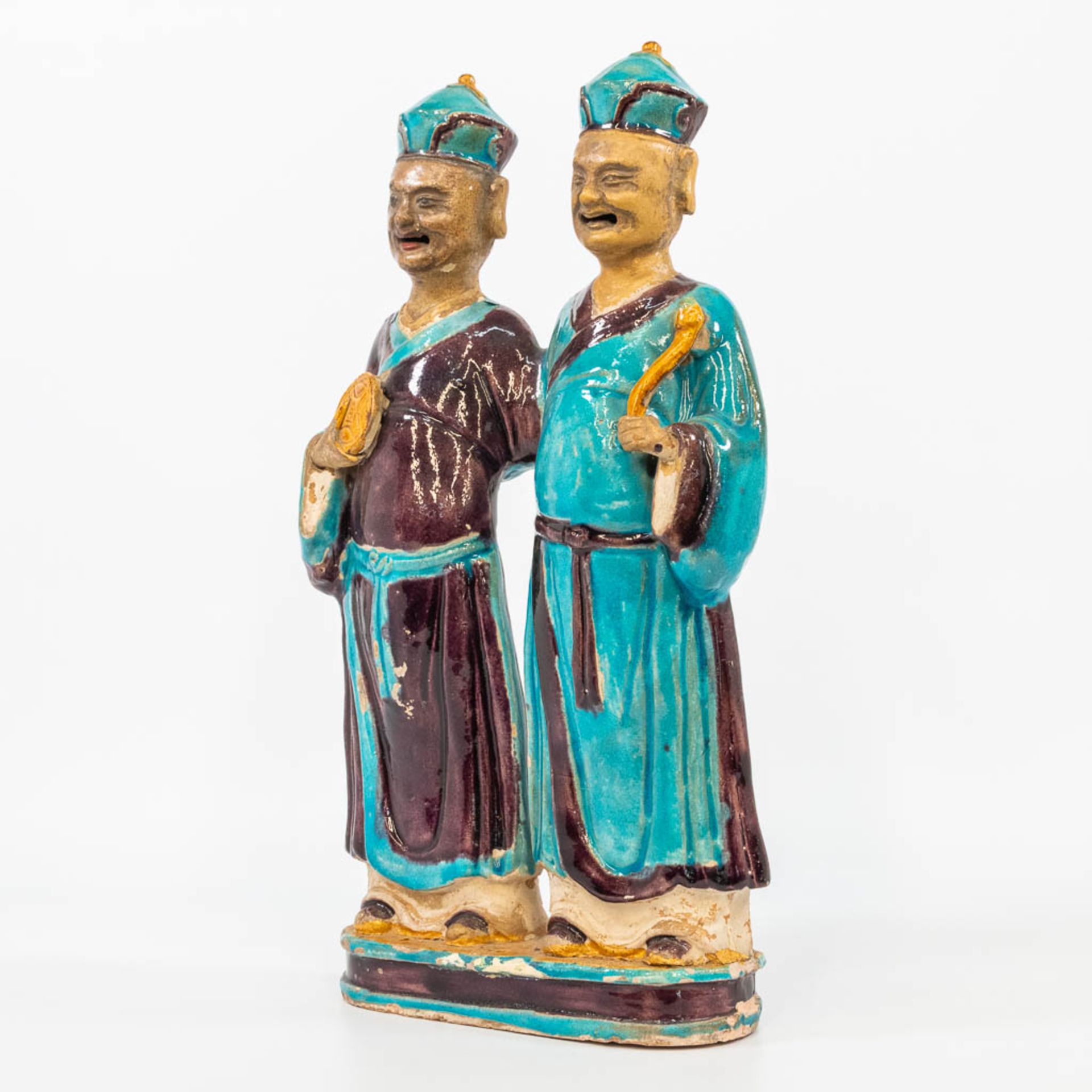 A statue made of glazed earthenware, a pair of Easern figurines. (8,5 x 24 x 41 cm) - Bild 6 aus 16