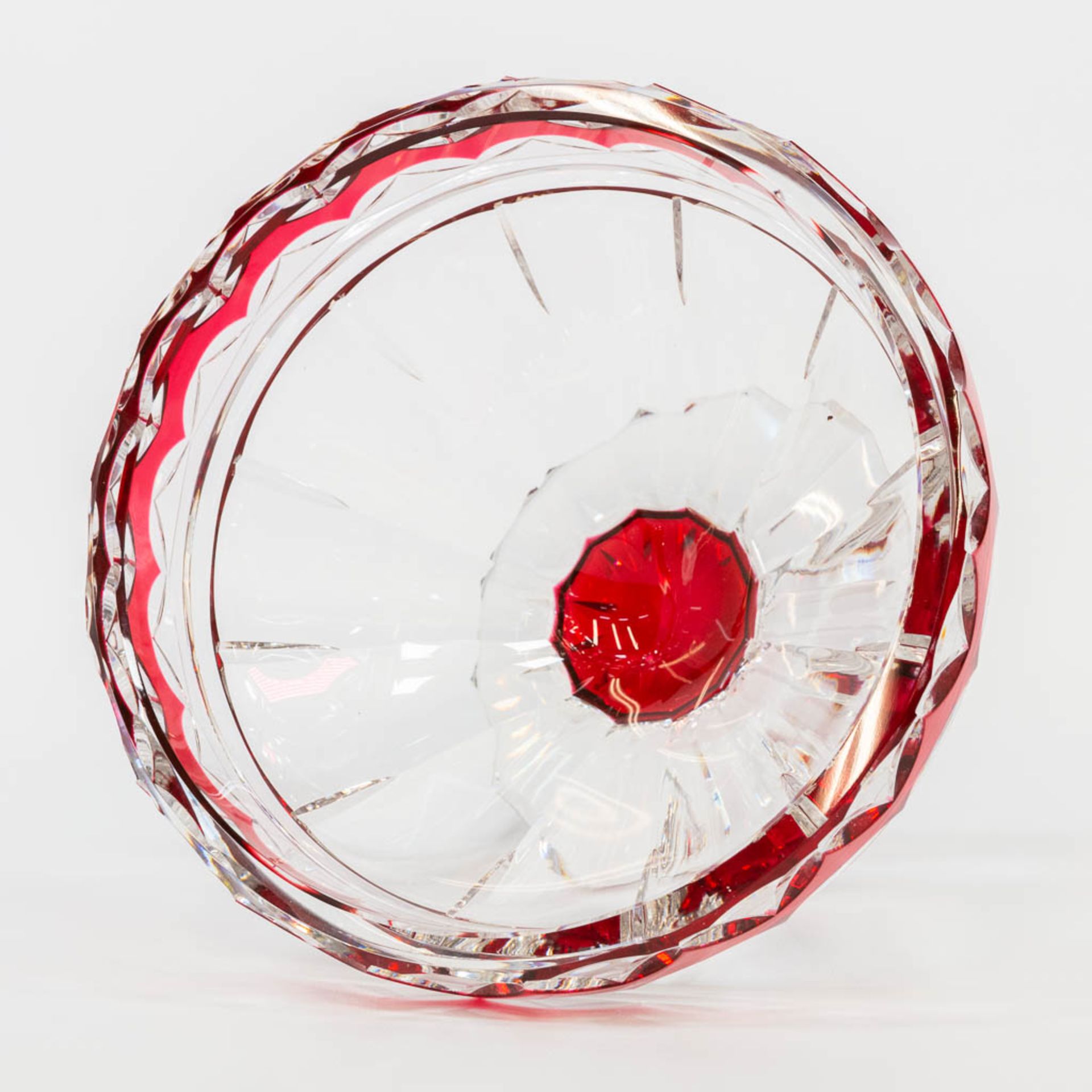 A large vase made of colored and cut crystal. Marked Val Saint Lambert, and made in Belgium. (16,5 x - Image 8 of 10