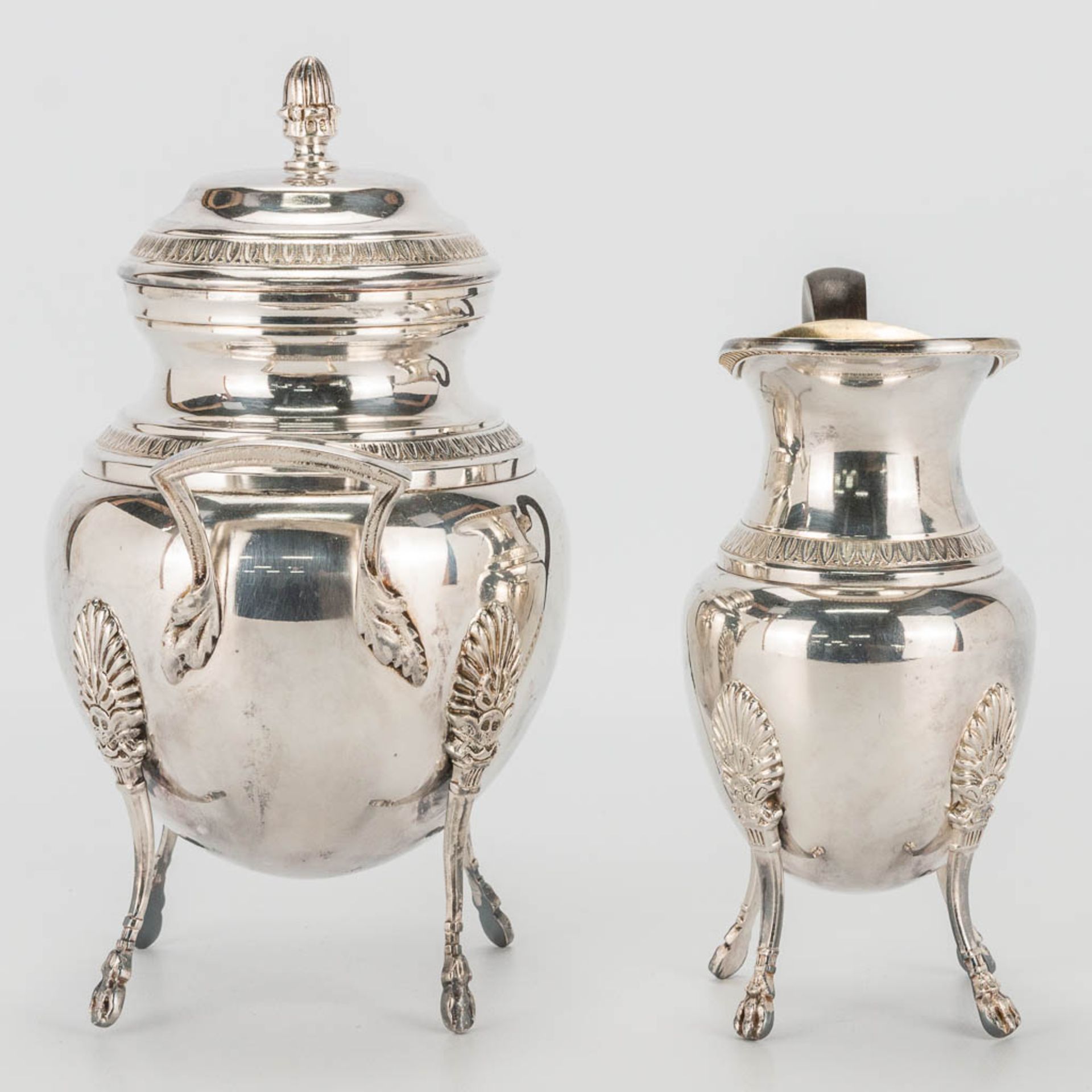 A silver-plated coffee and tea service, on a serving tray. With ebony handles. In the style of a Mal - Bild 8 aus 22