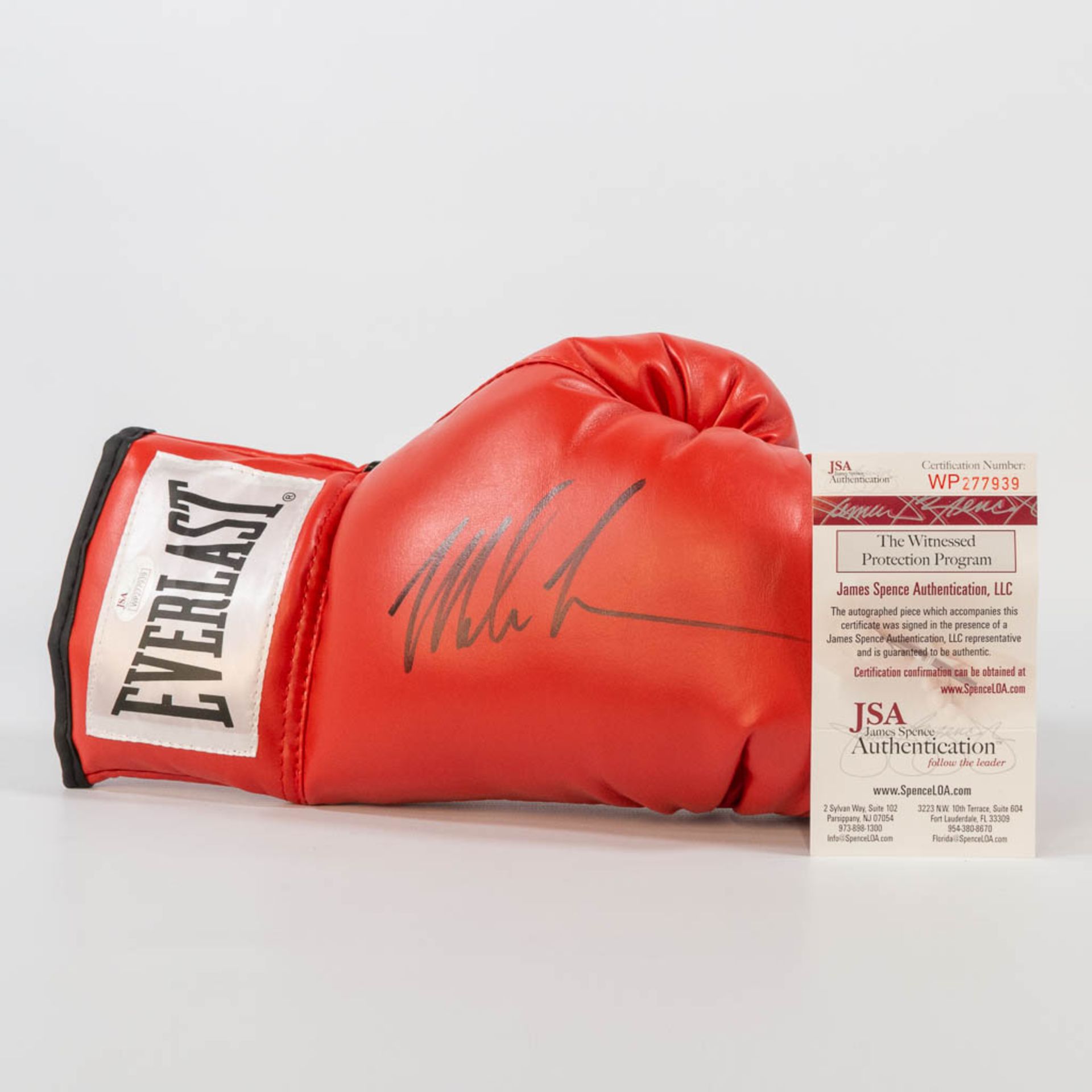 A signed boxing glove by Mike Tyson, with a JSA Witness Protection program certificate. (11 x 32 x 1 - Bild 2 aus 7